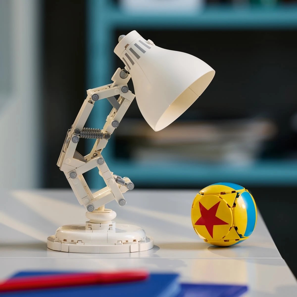 9 LEGO Ideas Disney Pixar Luxo Jr. 21357, 9 of 11