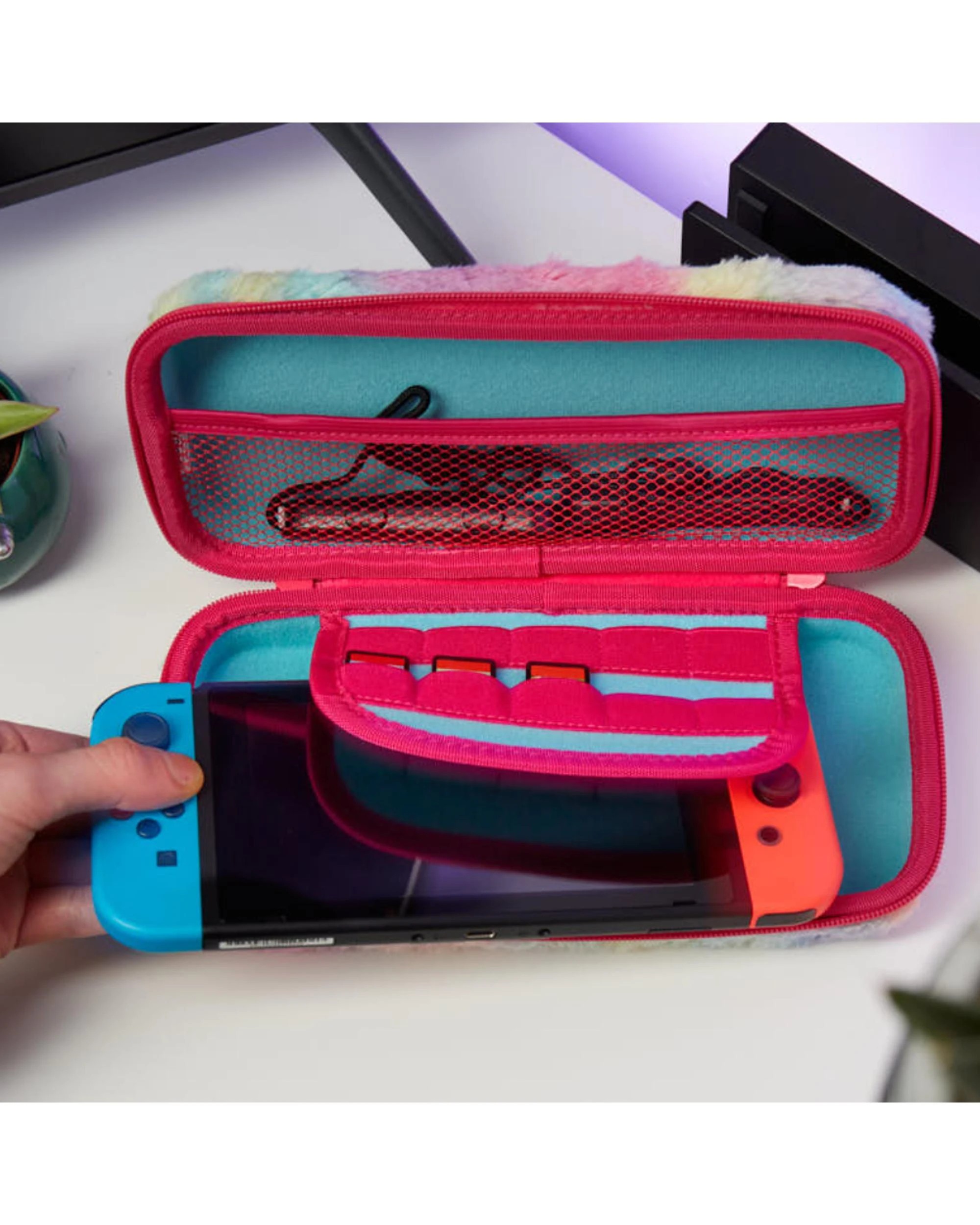 4 Numskull VIVA Trolls Carry Case for Nintendo Switch, 4 of 4