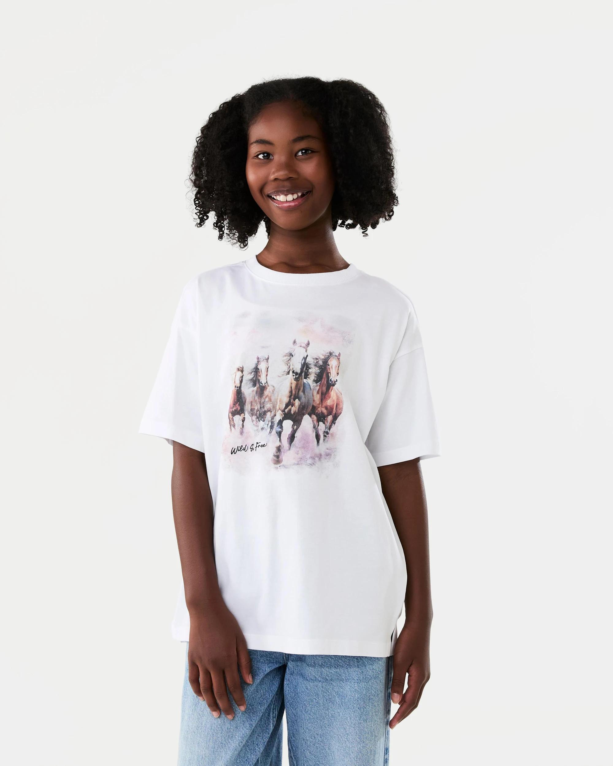 1 Oversized T-shirt Wht Horses, 1 of 8