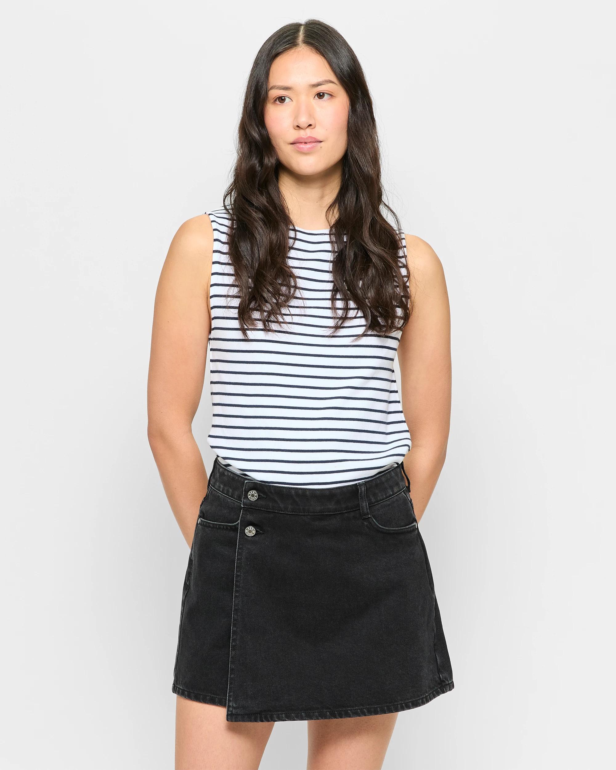 1 Target Denim Skort WORN BLACK WASH, 1 of 5
