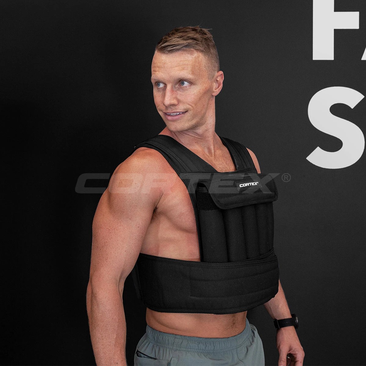 2 CORTEX 20kg Adjustable Weight Vest with 1kg Increments in Black, 2 of 10