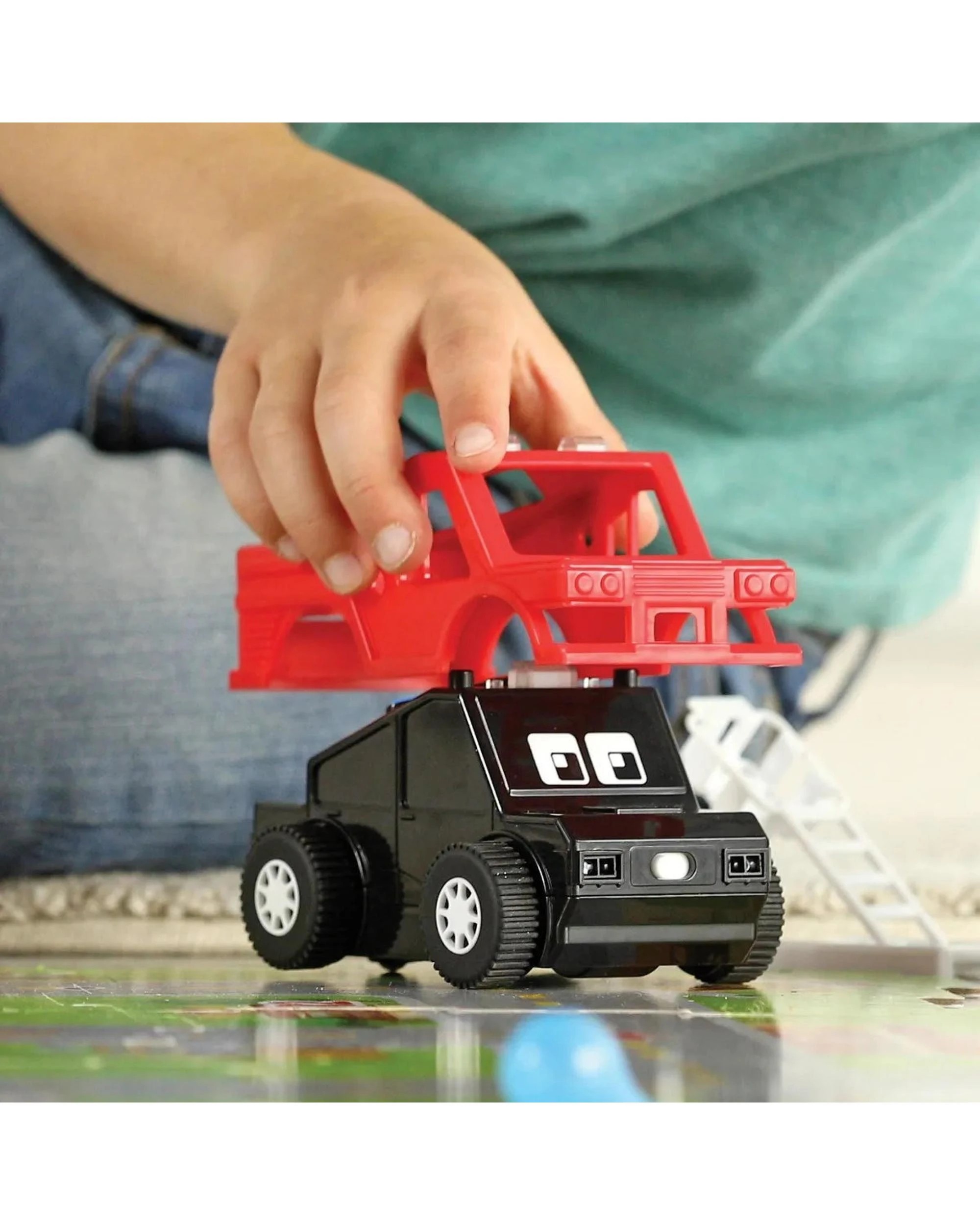 9 Learning Resources Switcheroo Coding Crew Playset, 9 of 10