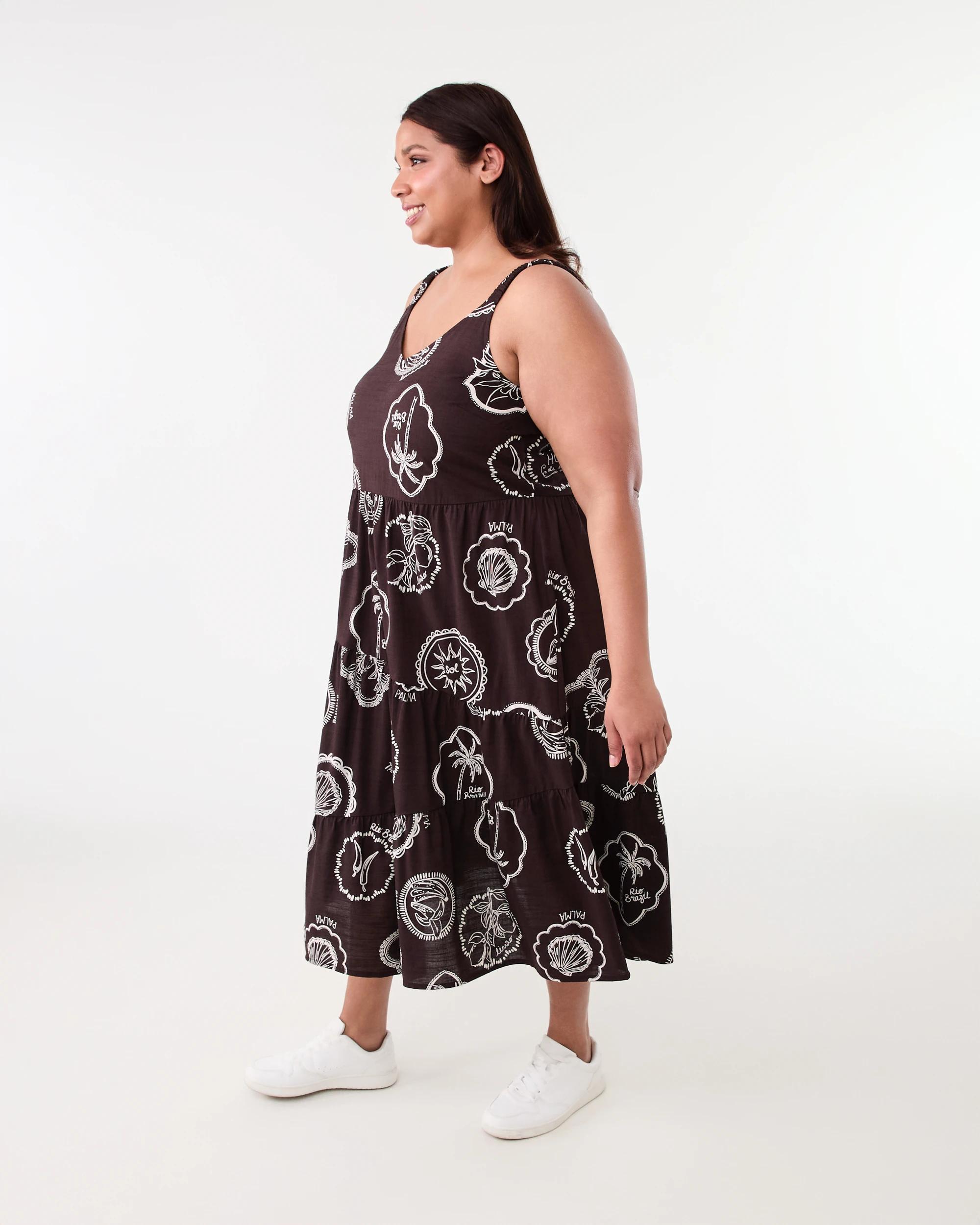 2 Curve Sleeveless Tiered Maxi Dress Sol Plum, 2 of 6