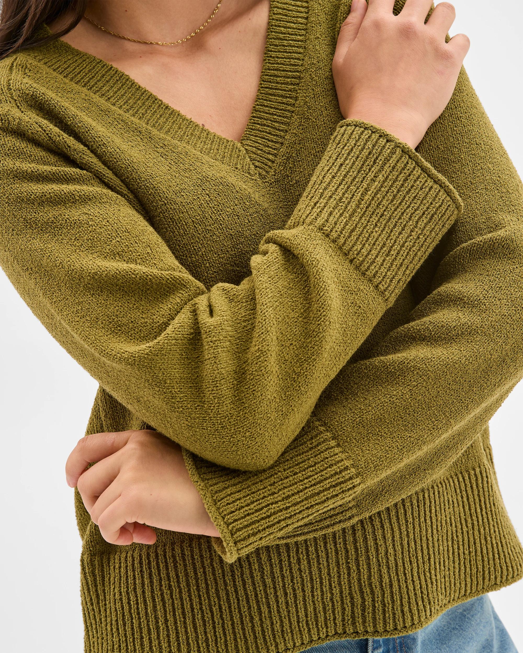 4 Target Woman Australian Cotton Blend Boucle V-Neck Jumper OLIVE, 4 of 5