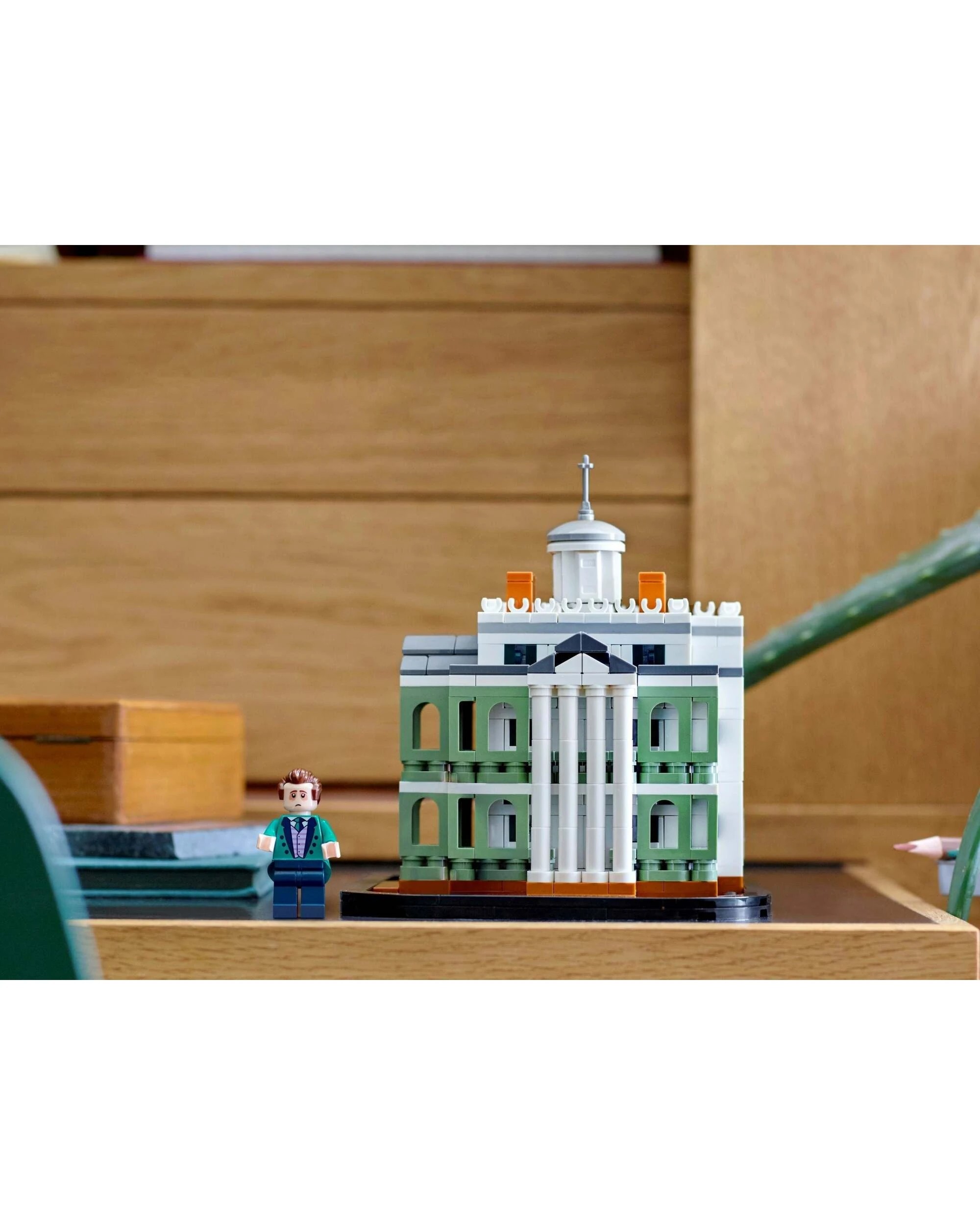 3 LEGO 40521 Mini Disney The Haunted Mansion, 3 of 5