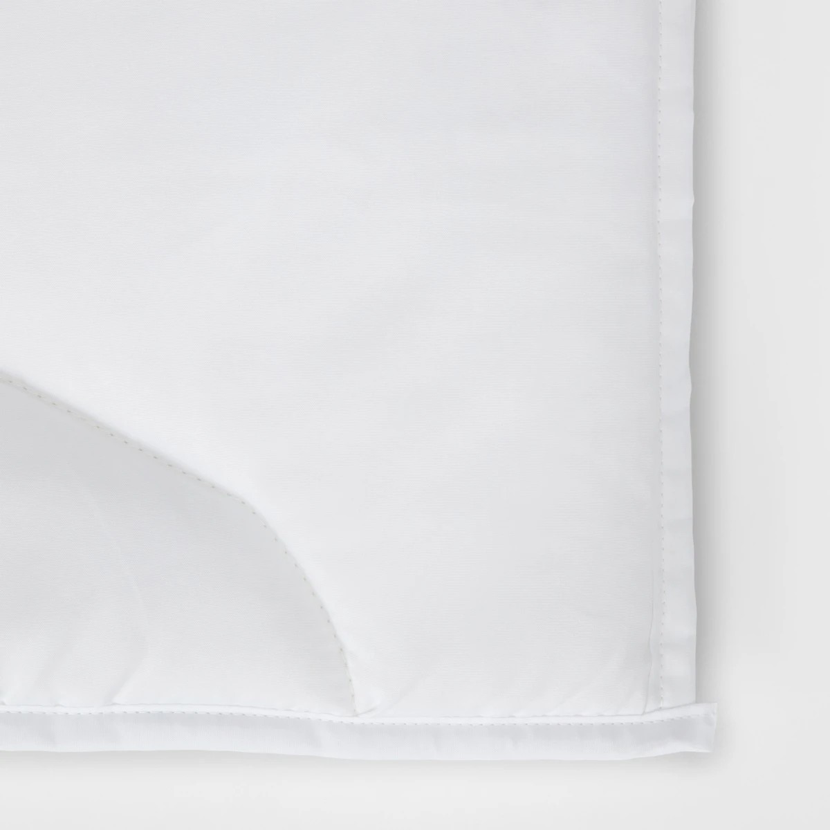 4 Anti Stain and Allergy Sensitive Quilt - Queen Bed, White, 4 of 5