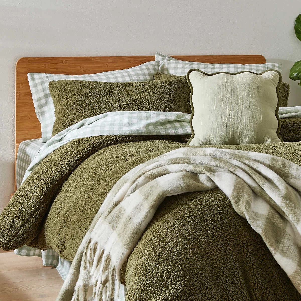 9 Queen Bed Evalyn Timber Bed Frame, 9 of 10