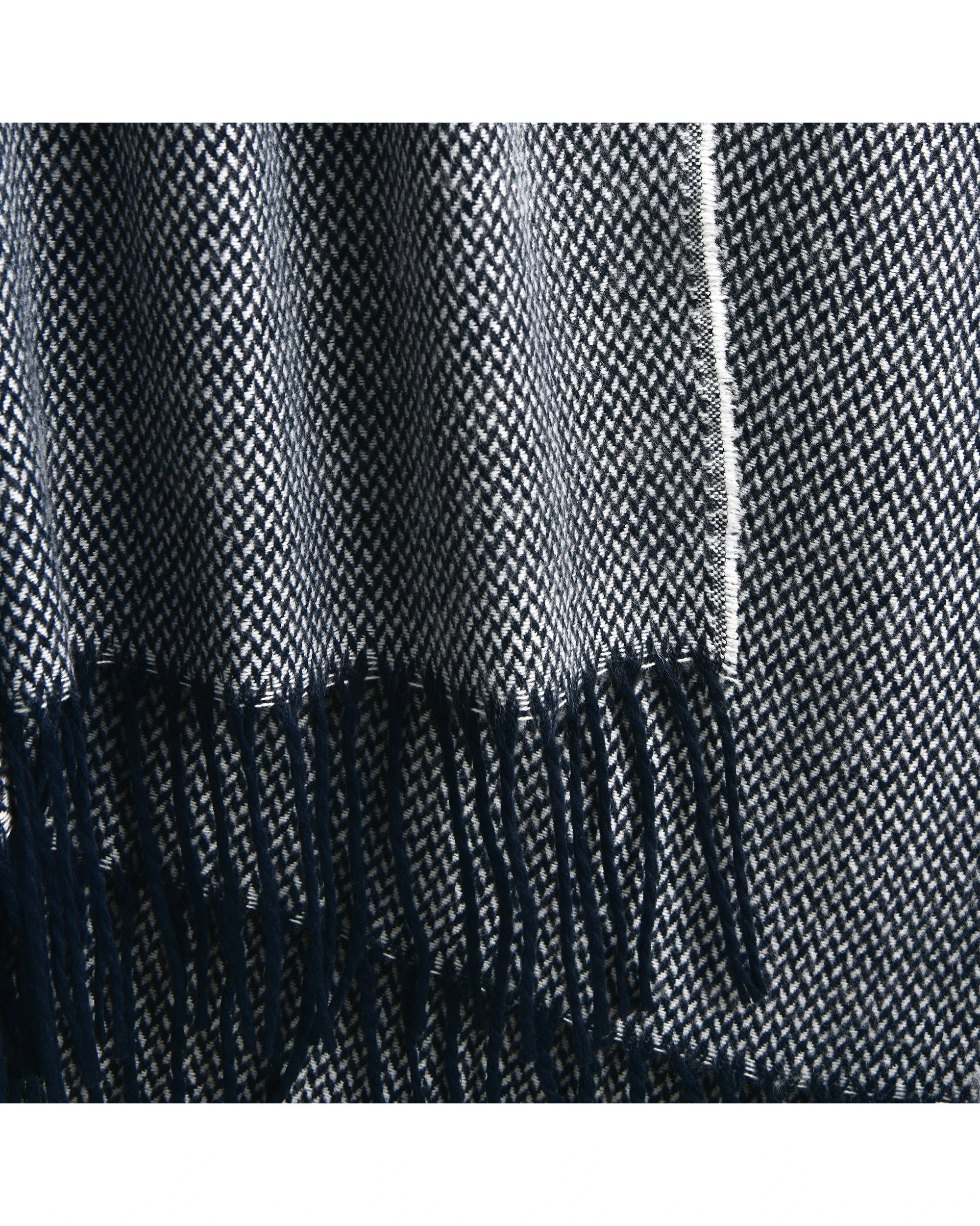 3 Cadence & Co. Huxley Herringbone Throw 130x180cm - Midnight, 3 of 4