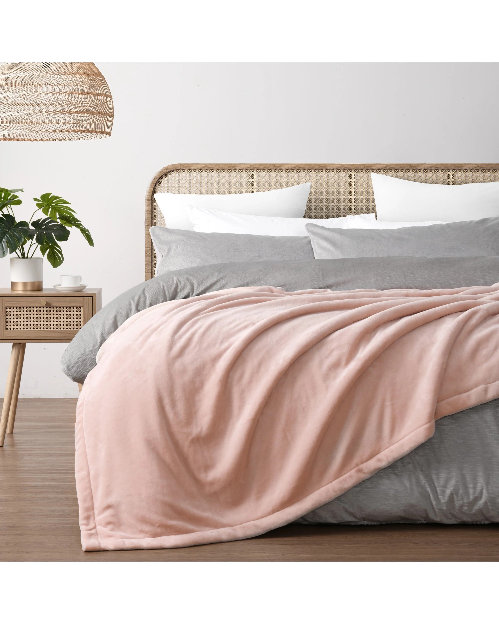 1 Serene Hudson Fleece and Sherpa Reverse Blanket 240x250cm (Queen/King Bed) - Blush, 1 of 6