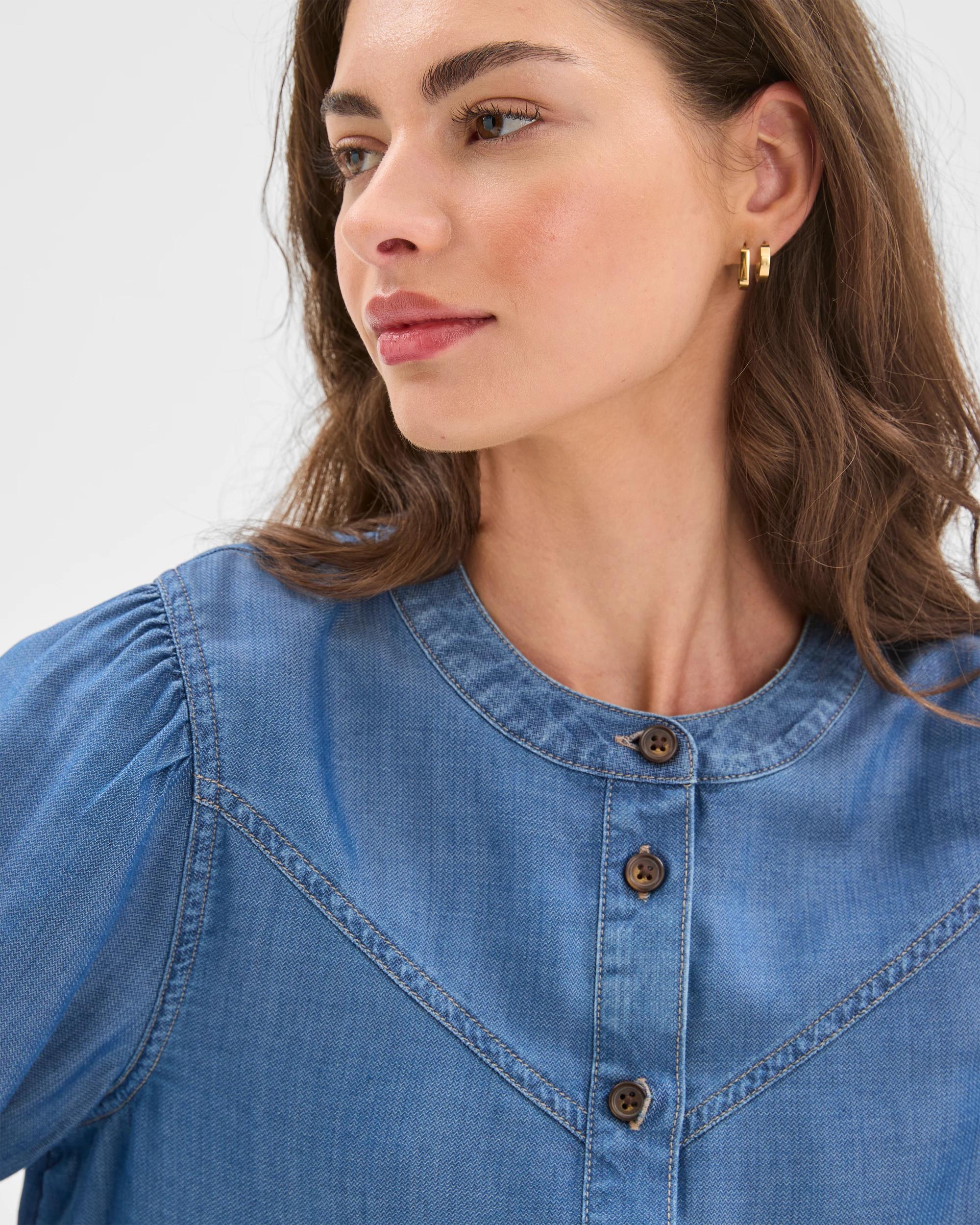 4 Target Petites Yoke Detail Chambray Shirt VINTAGE WASH, 4 of 7