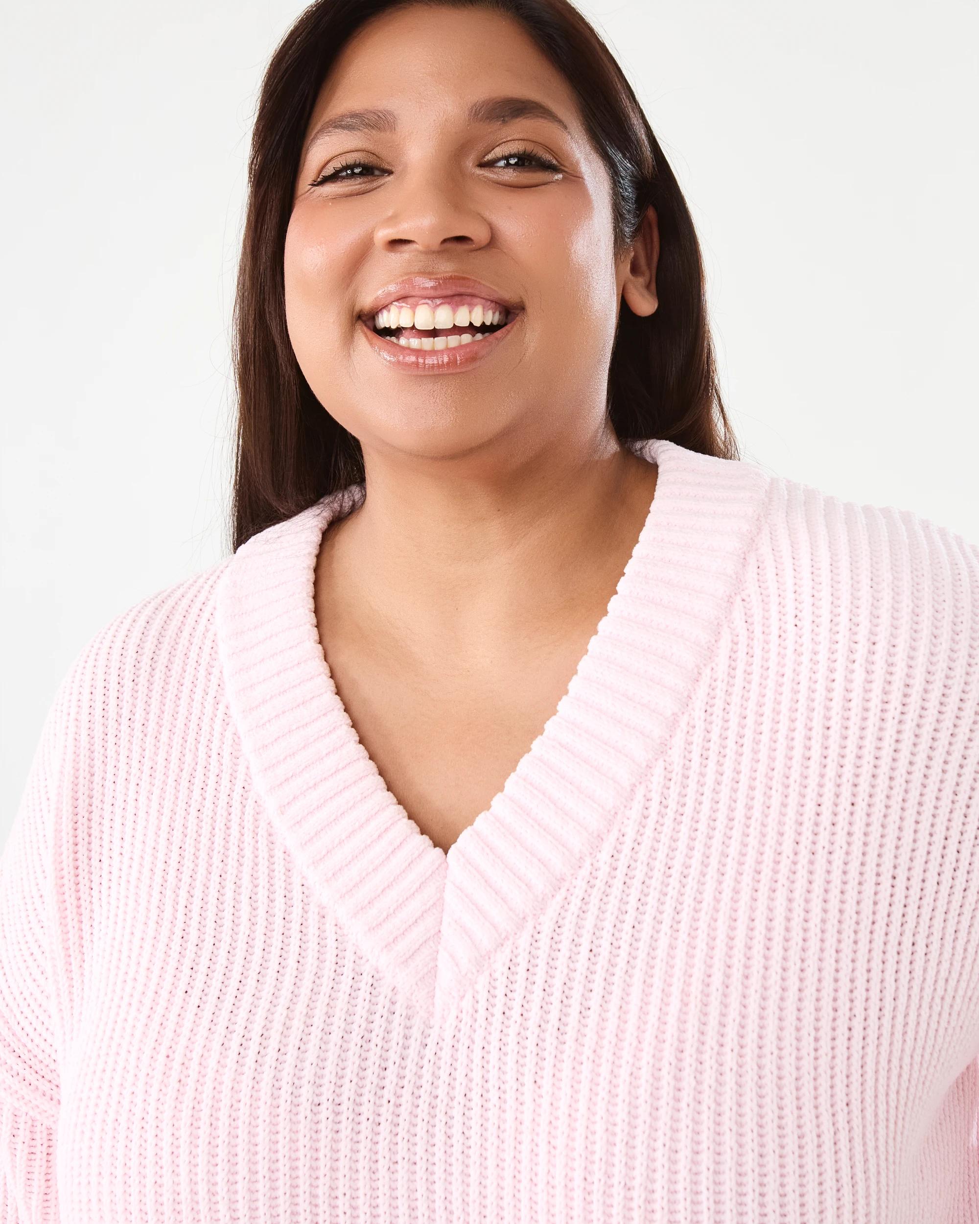 4 Curve Long Sleeve V-neck Chenille Jumper Bllet Pink, 4 of 7