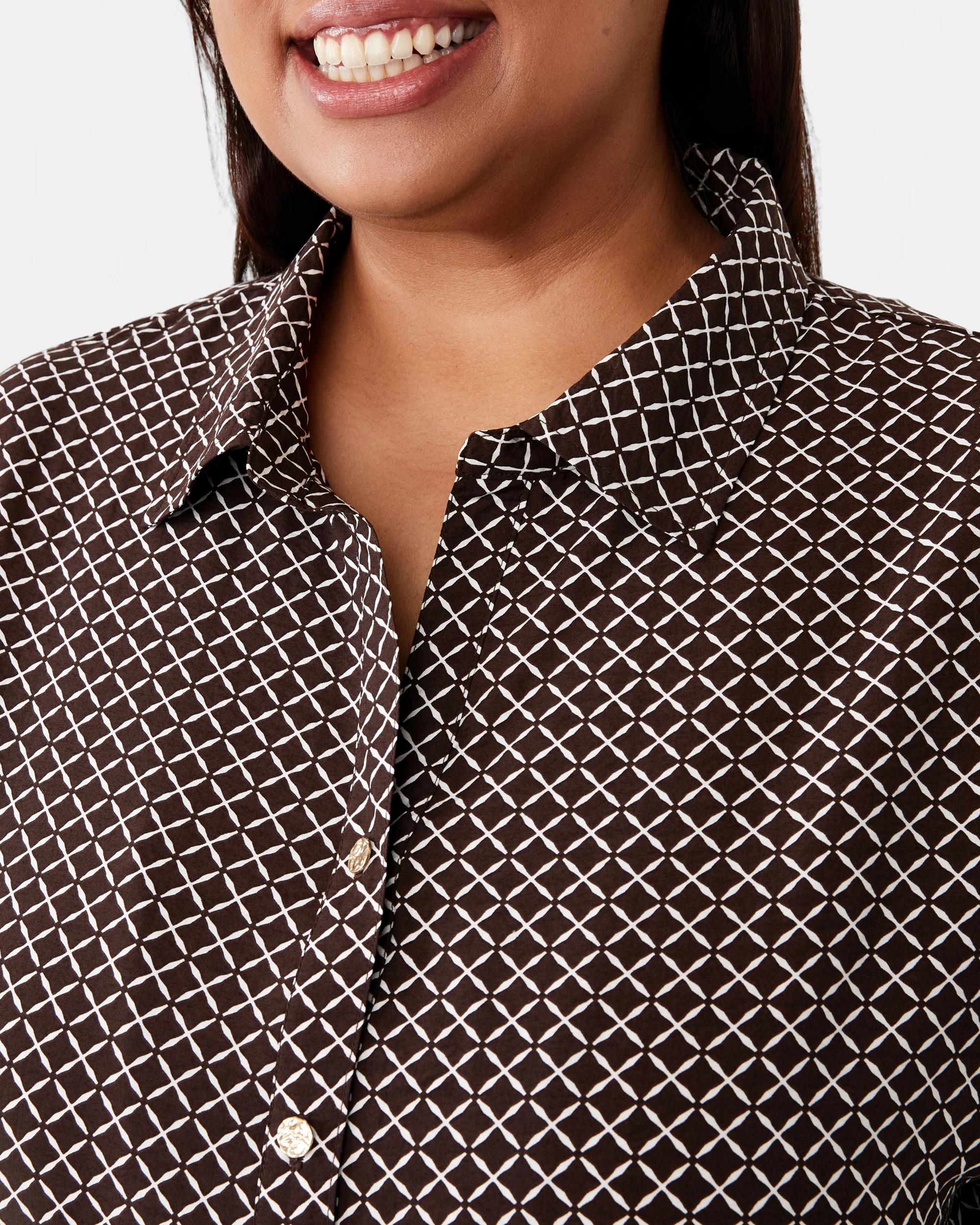 5 Curve Tie Waist Print Shirt Mono Tile, 5 of 10