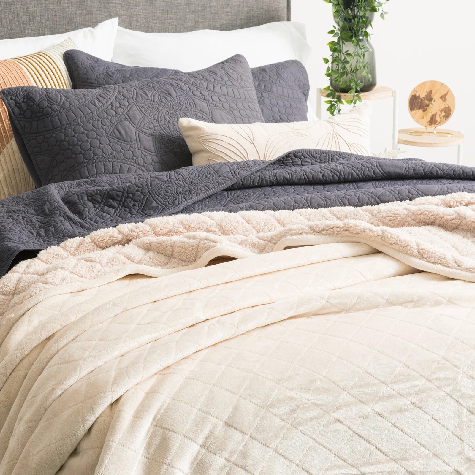 2 Renee Taylor Heston 480 GSM Ultra-Soft Velvet Sherpa Blanket, Charcoal. - Charcoal, 2 of 4