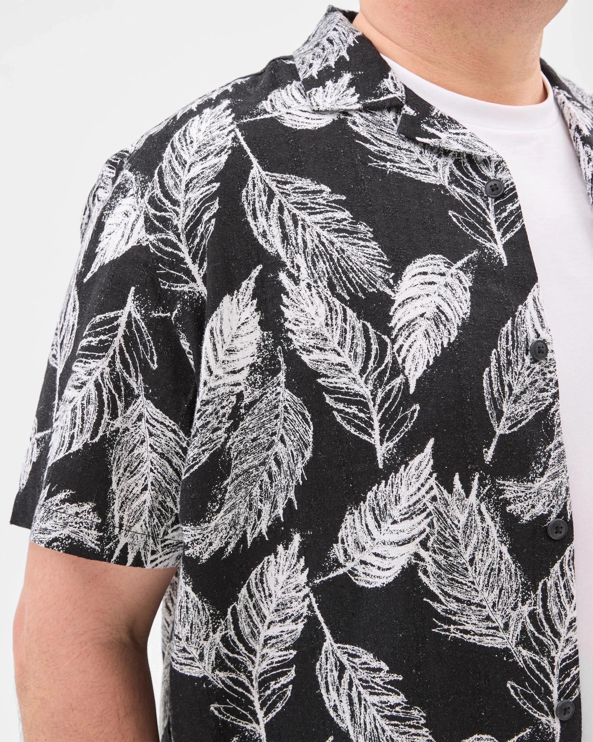 3 Target Plus Size Print Shirt BLACK LEAF, 3 of 4