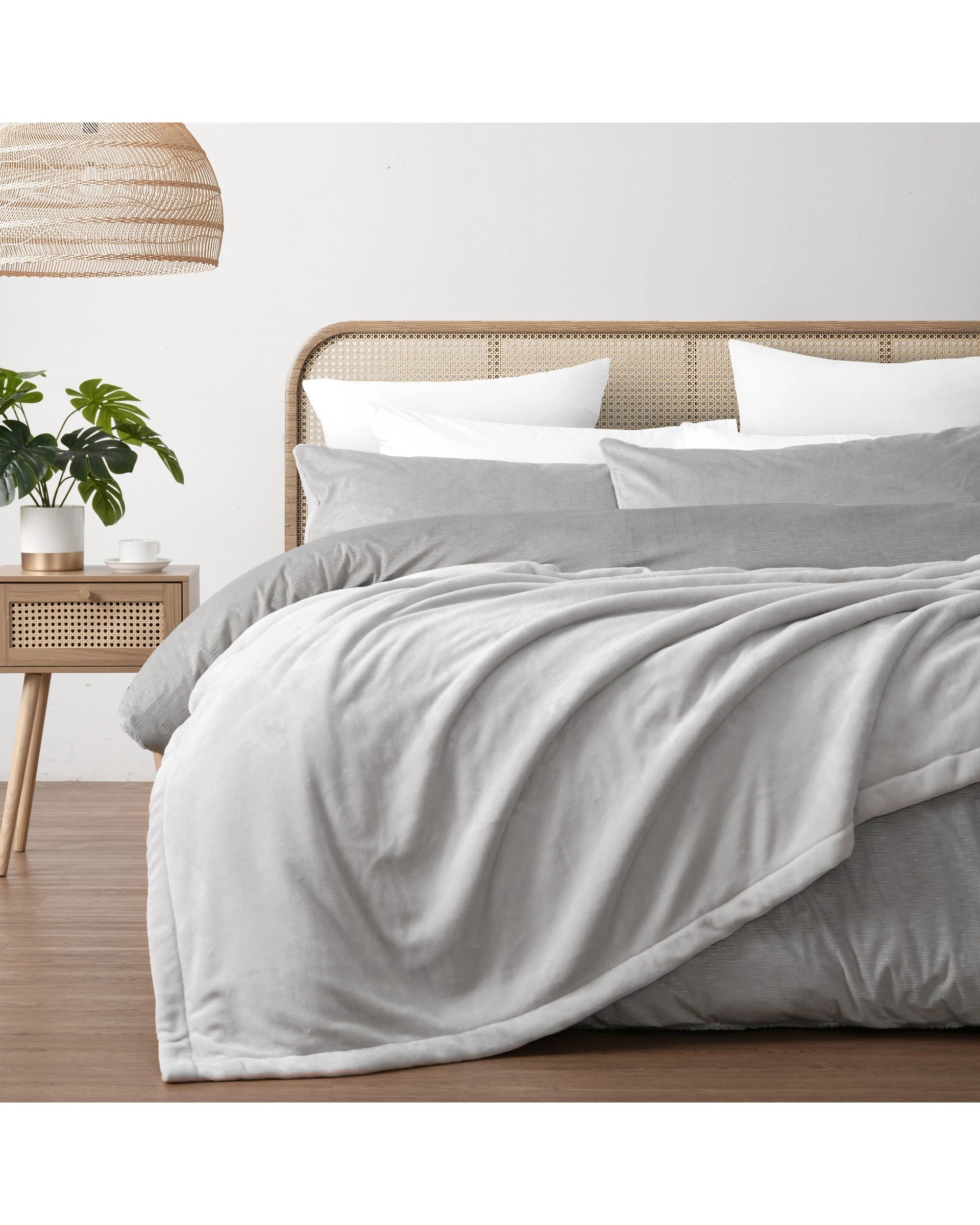 1 Serene Hudson Fleece and Sherpa Reverse Blanket 240x250cm (Queen/King Bed) - Grey, 1 of 6