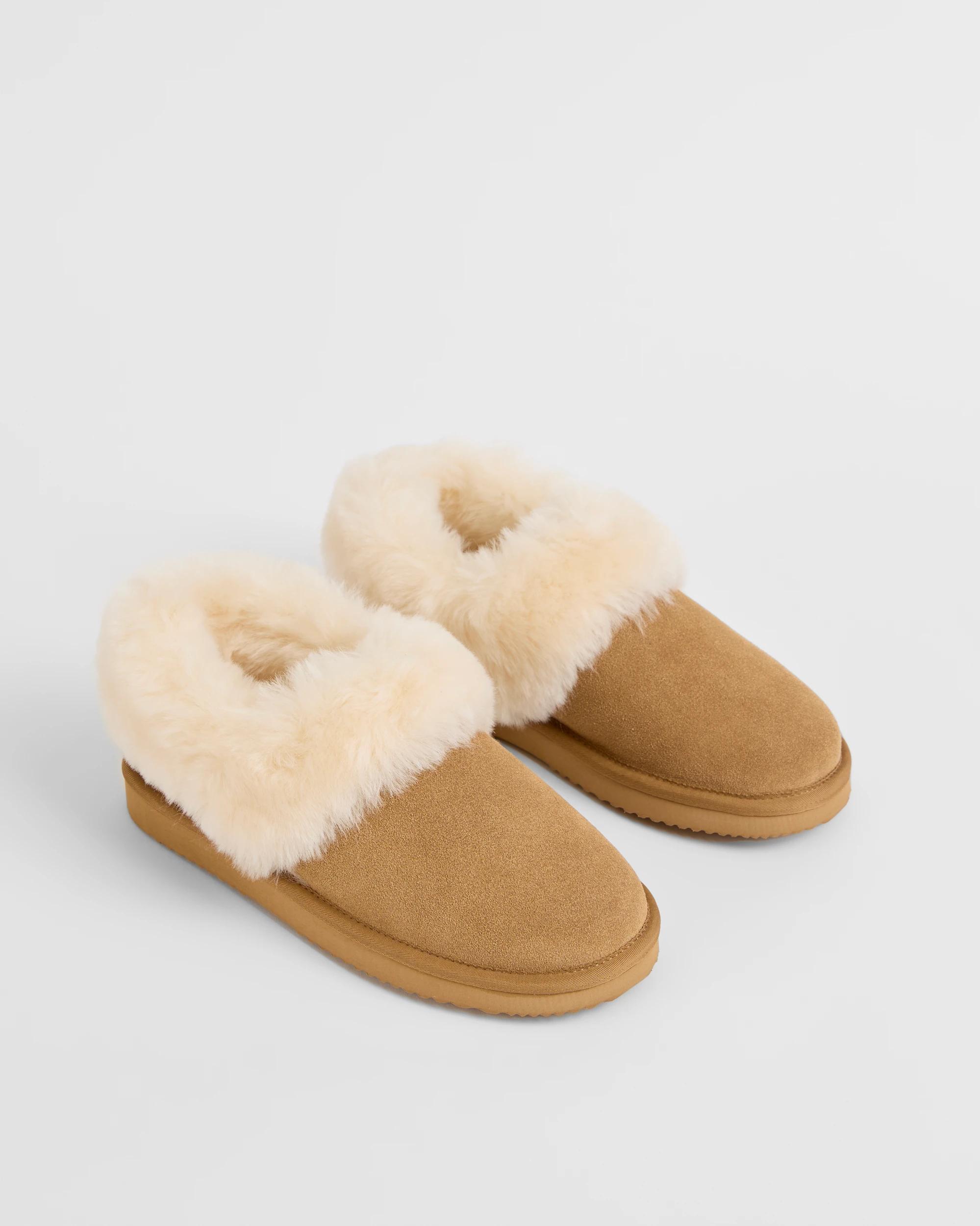 2 Australian Design Ugg Boots and Slippers Australian Design UGG Leather and Sheepskin Closed Toe Slippers CHESTNUT, 2 of 3