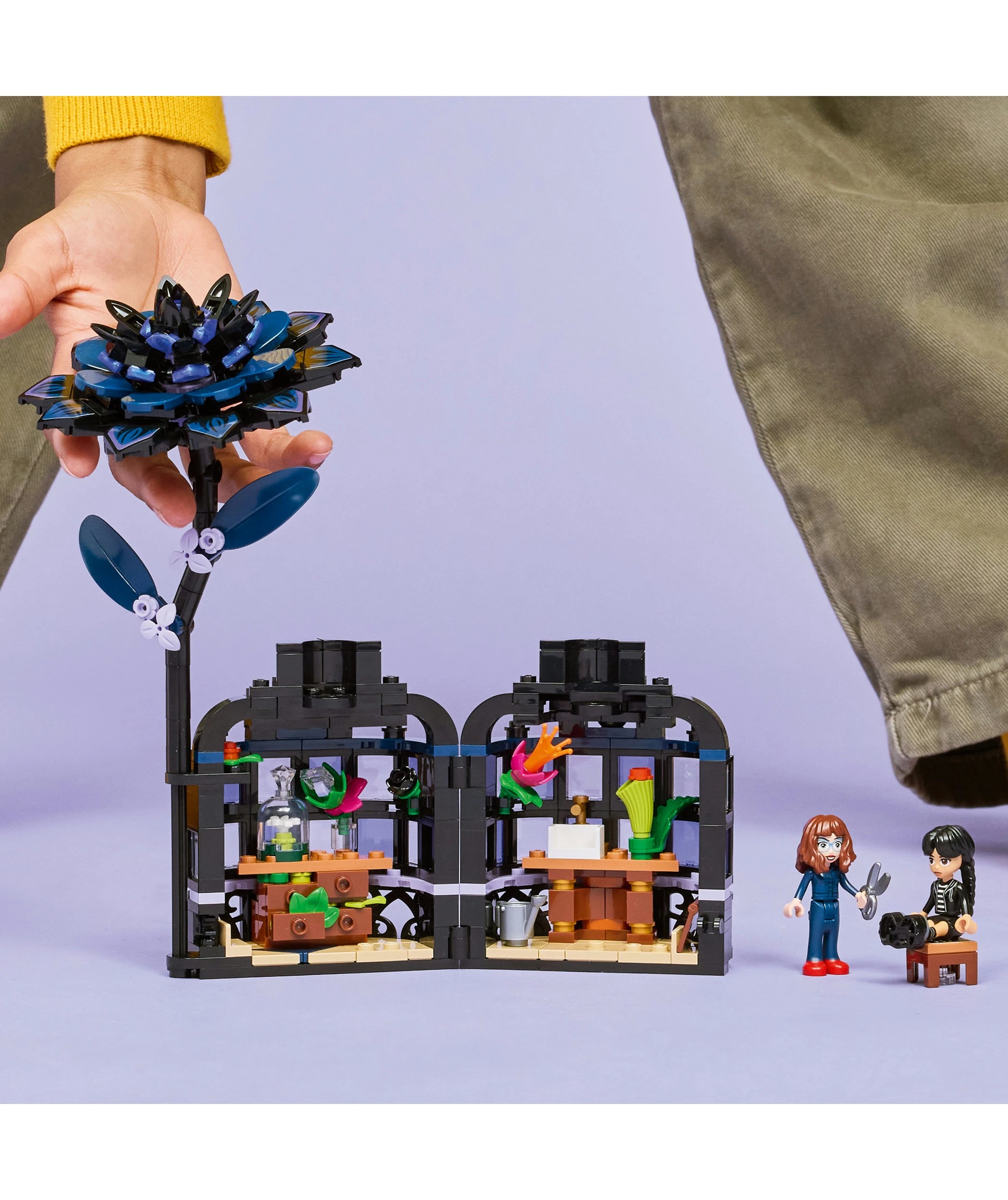 9 LEGO Wednesday Black Dahlia Flower 76784, 9 of 10