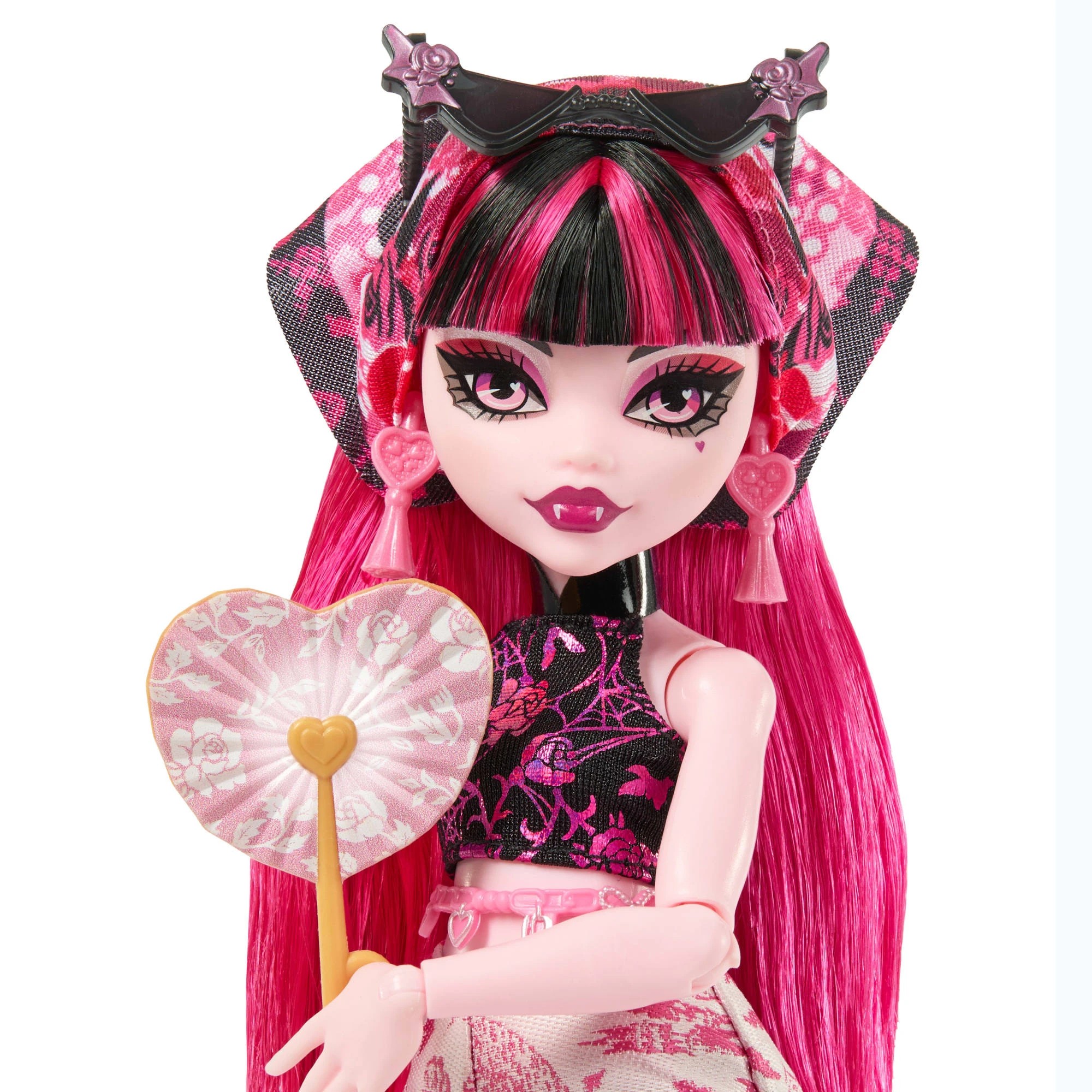 3 Monster High Skulltimate Secrets Gore-geous Oasis Draculaura Playset, 3 of 6