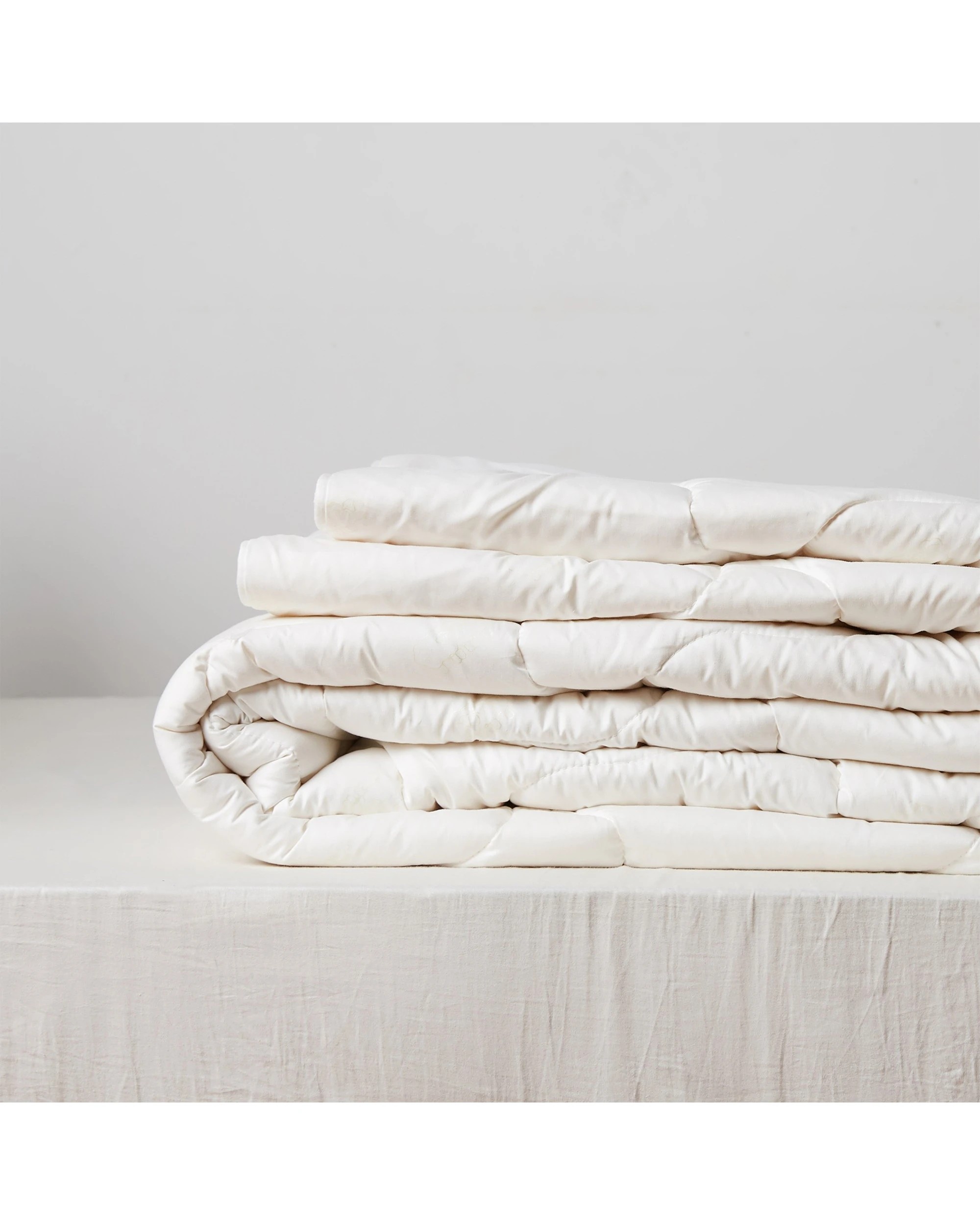 6 Wooltara Imperial Luxury 450GSM Washable Winter Australian Wool Quilt - Queen Bed - White, 6 of 8