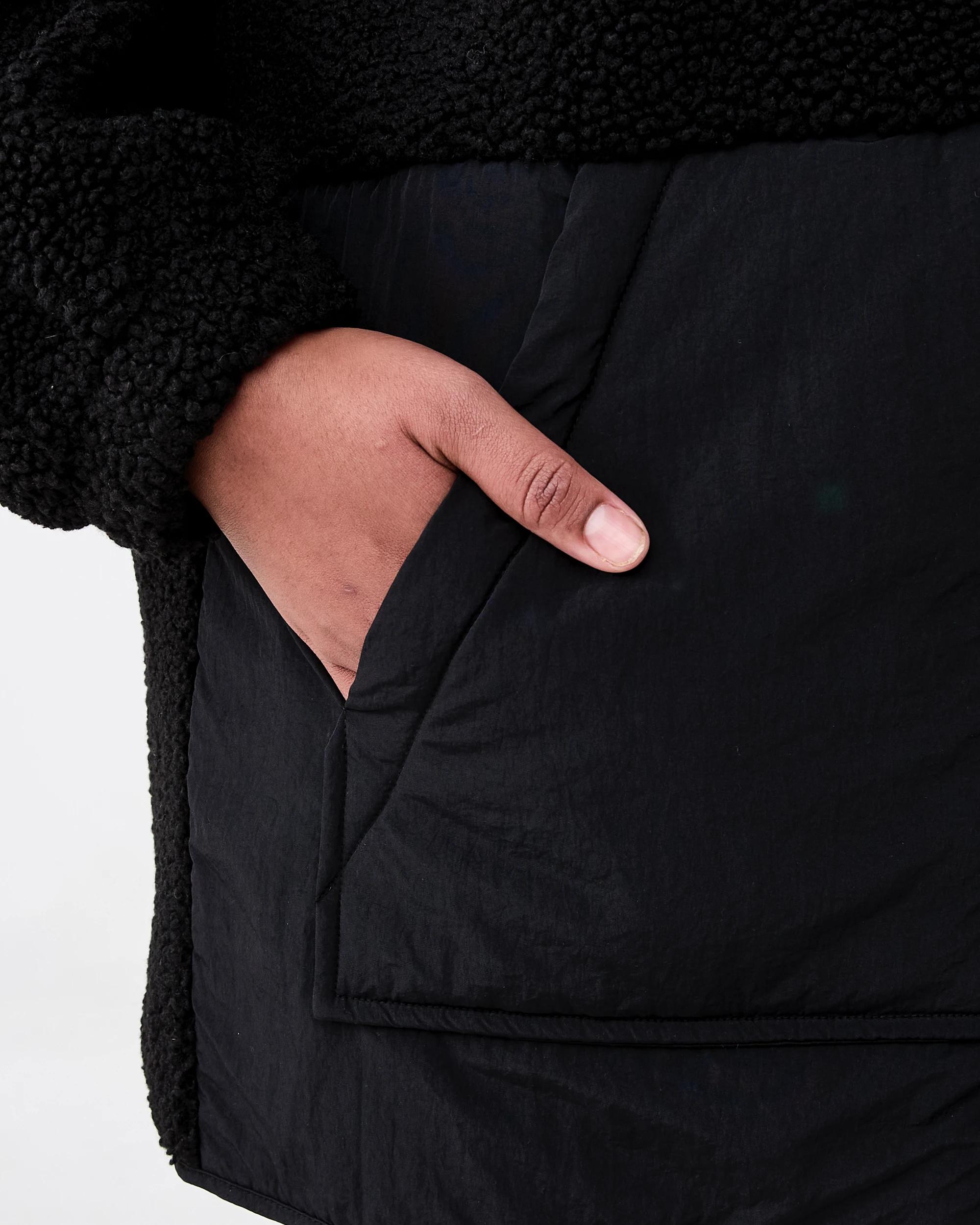 6 Curve Sherpa Jacket Black, 6 of 7