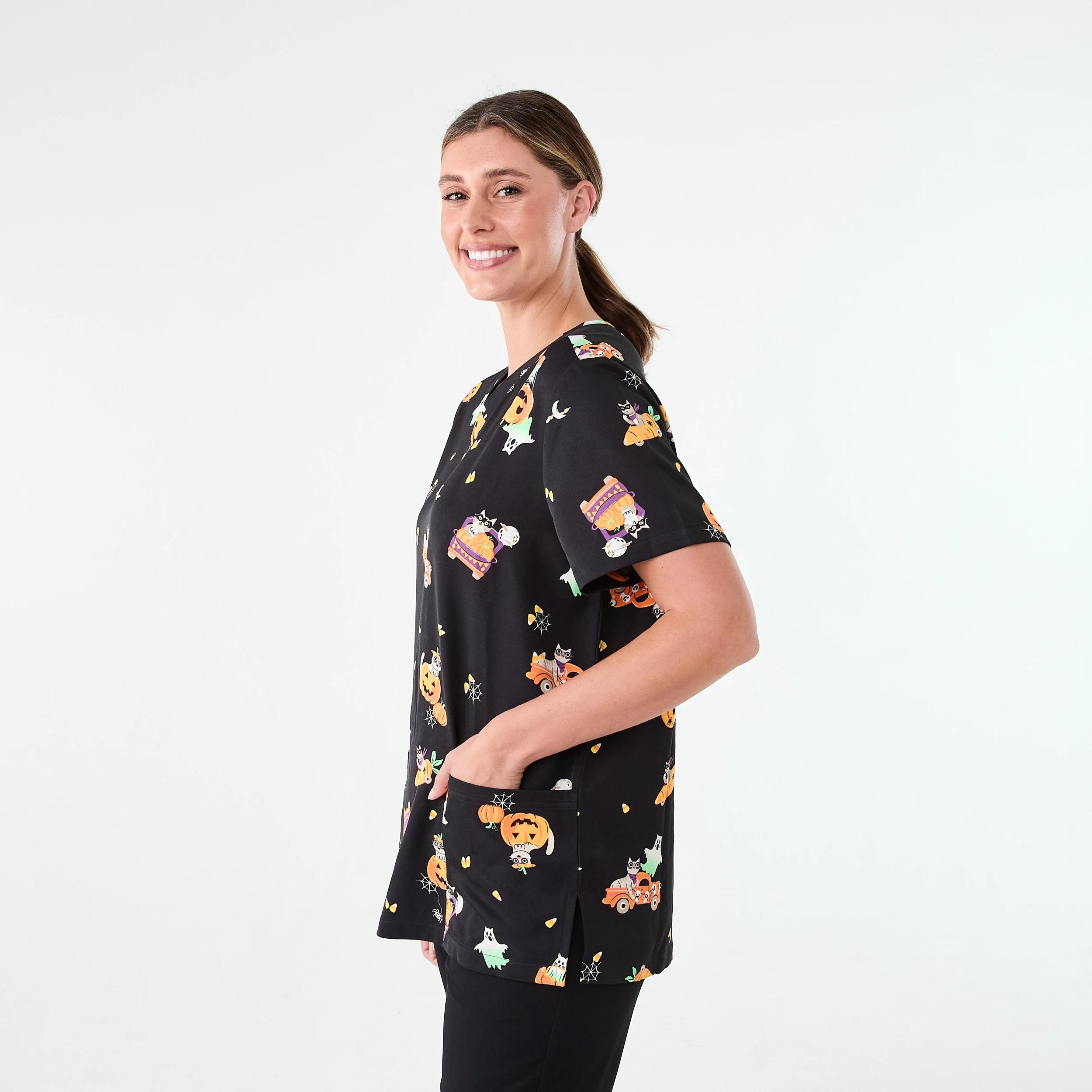 2 Workwear Halloween Printed Scrub Top HALLOWEEN CAT BLACK, 2 of 8