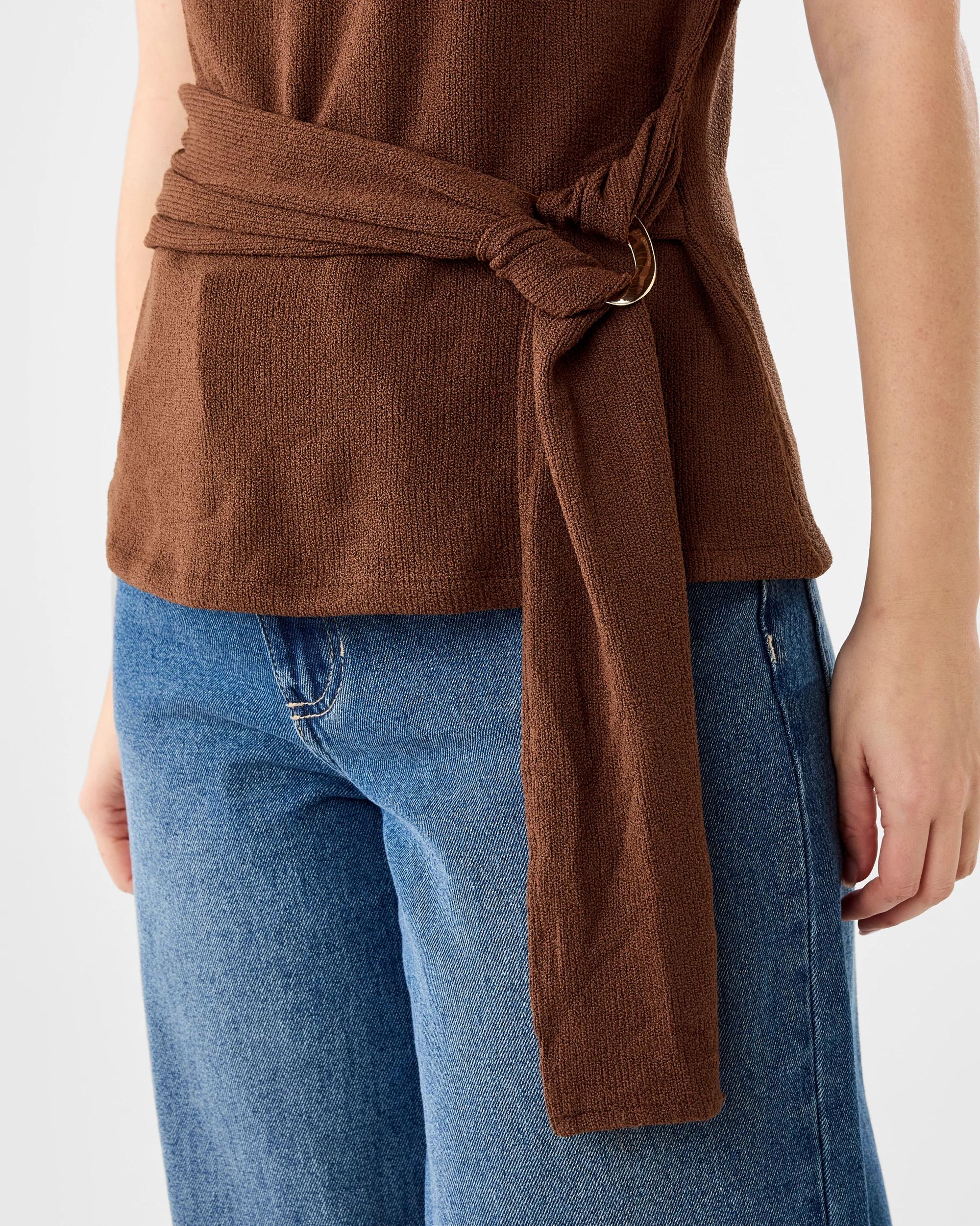 6 Short Sleeve Textured Buckle Top Cocoa Brn, 6 of 6