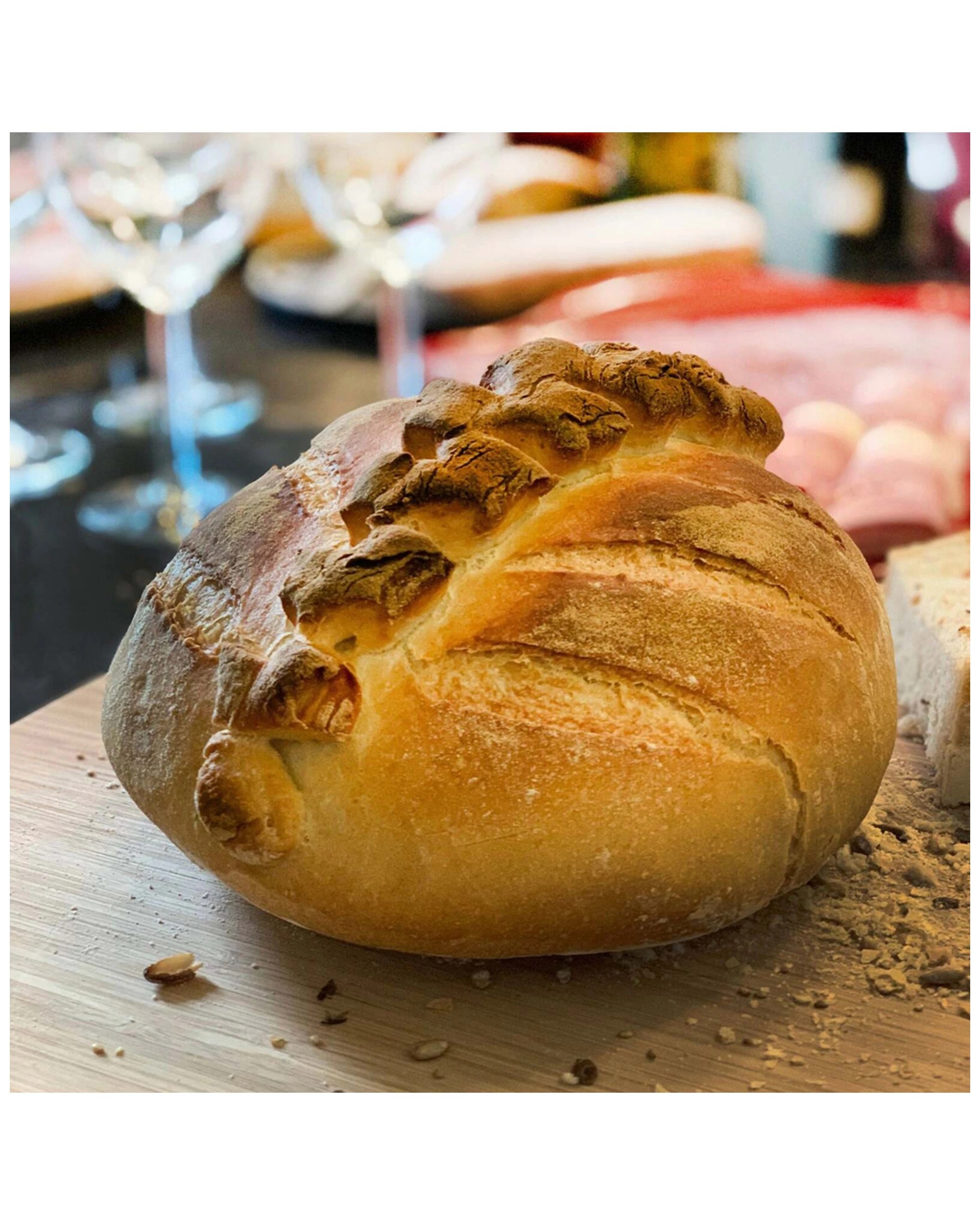 9 Emile Henry 32.5cm Ceramic Round Bread Baker Dish W/ Lid Oven Baking Charcoal
 - Charcoal, 9 of 9