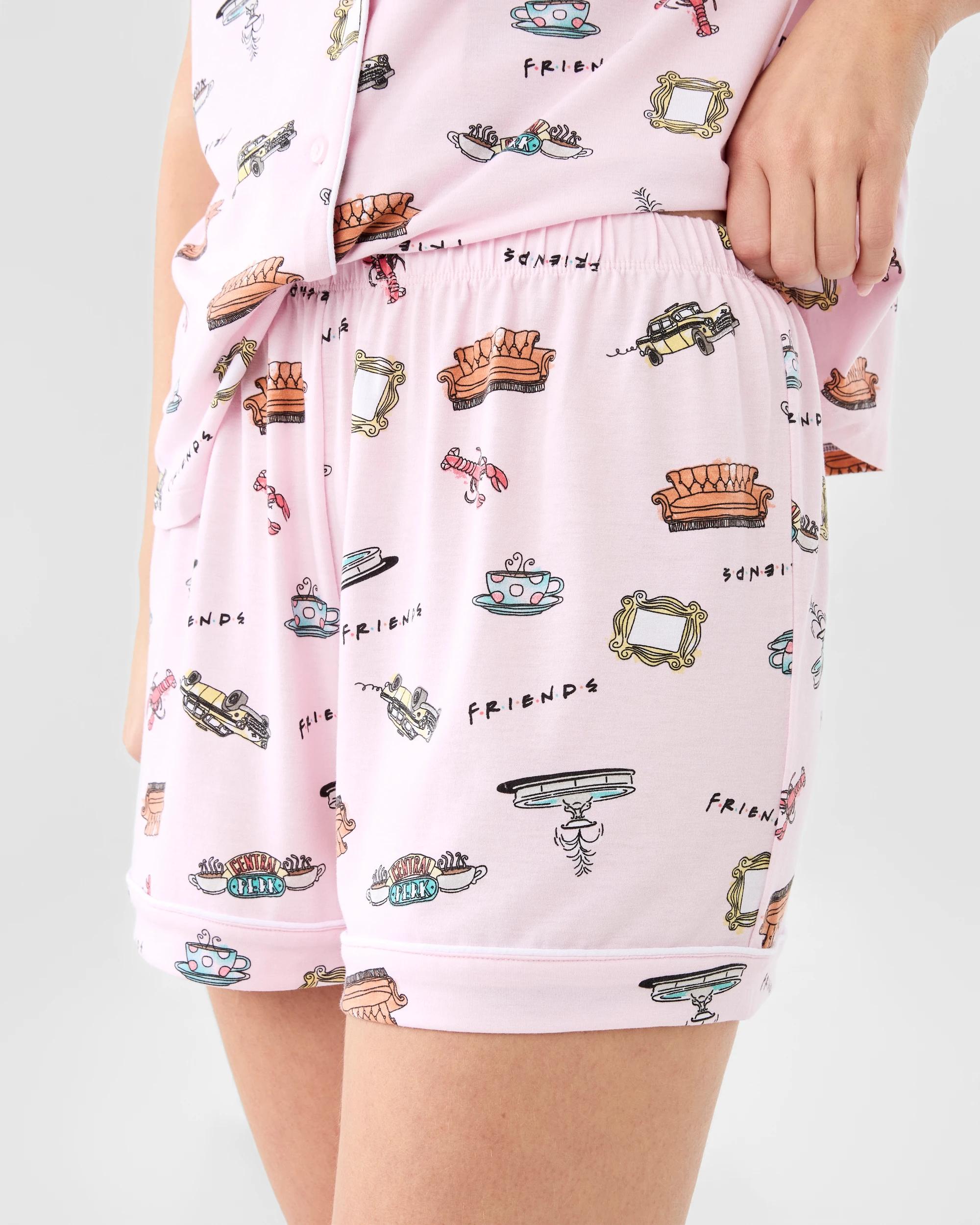 7 Friends License Short Sleeve Top and Shorts Comfort Pyjama Set Frnds Aop, 7 of 8