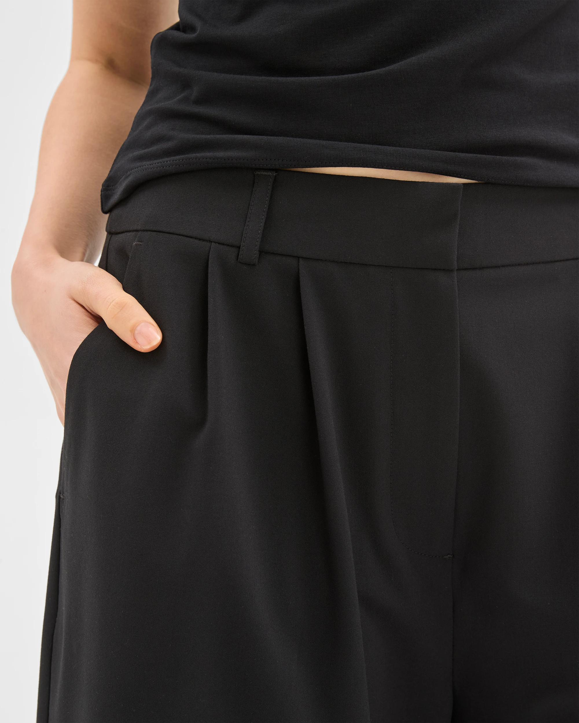 6 Lily Loves Tailored Bermuda Shorts TRUE BLACK, 6 of 7