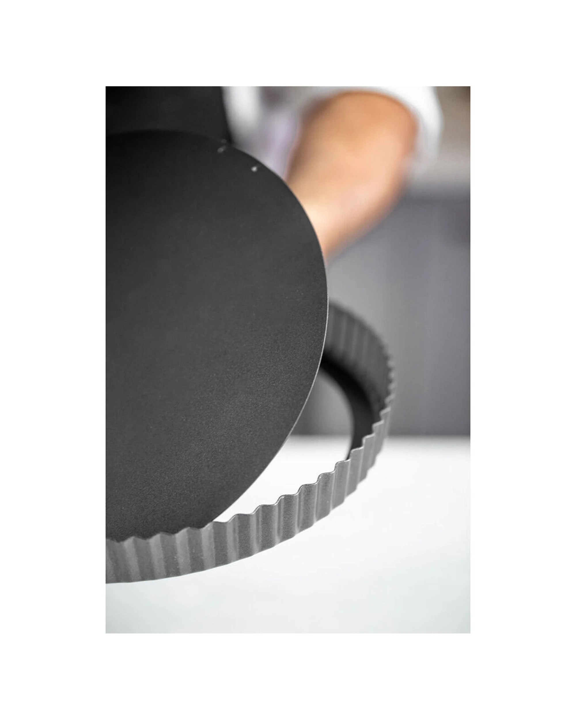 4 Mastercraft 2x 23cm Heavy Loose Base Non-Stick Round Flan Quiche Pan Carbon - Black, 4 of 8
