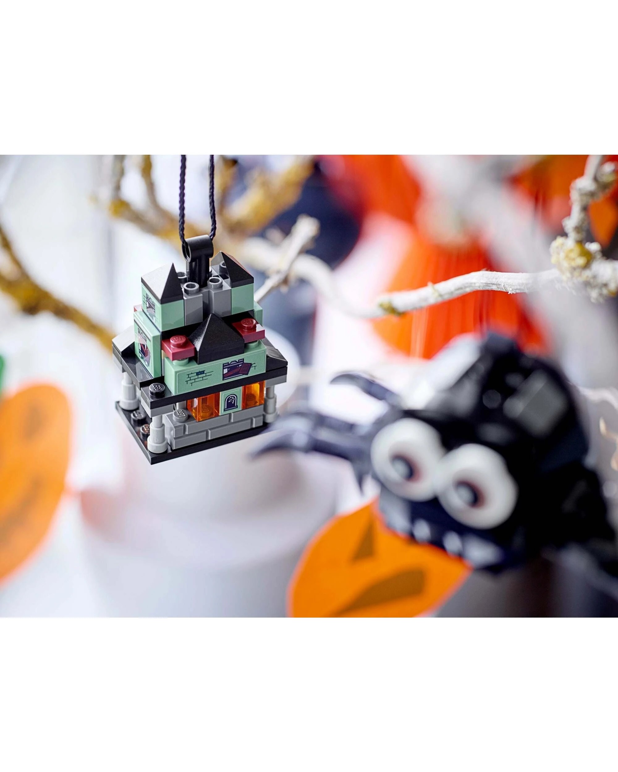 4 LEGO 40493 Spider & Haunted House Pack, 4 of 5