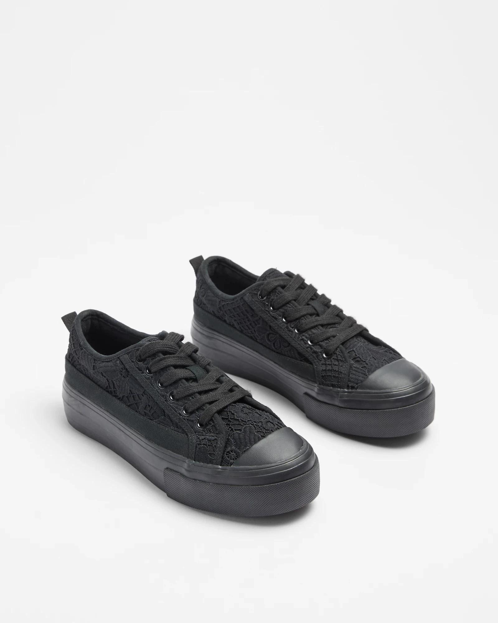 3 Target Woman Womens Flatform Lace Sneaker BLACK, 3 of 3