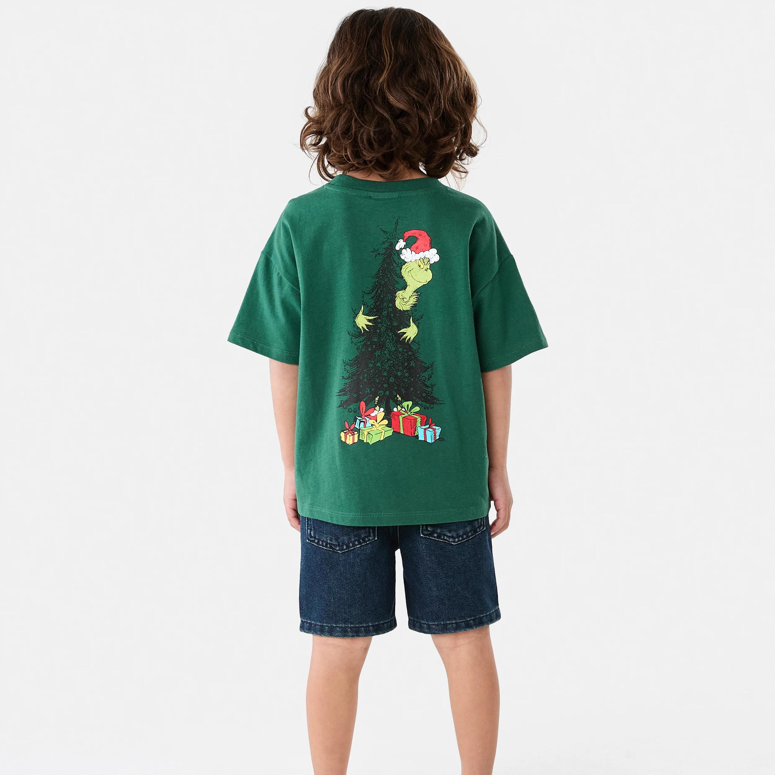 8 The Grinch License Christmas Oversized T-shirt GRINCH FAMILY XMAS PRINT GREEN KIDS, 8 of 8