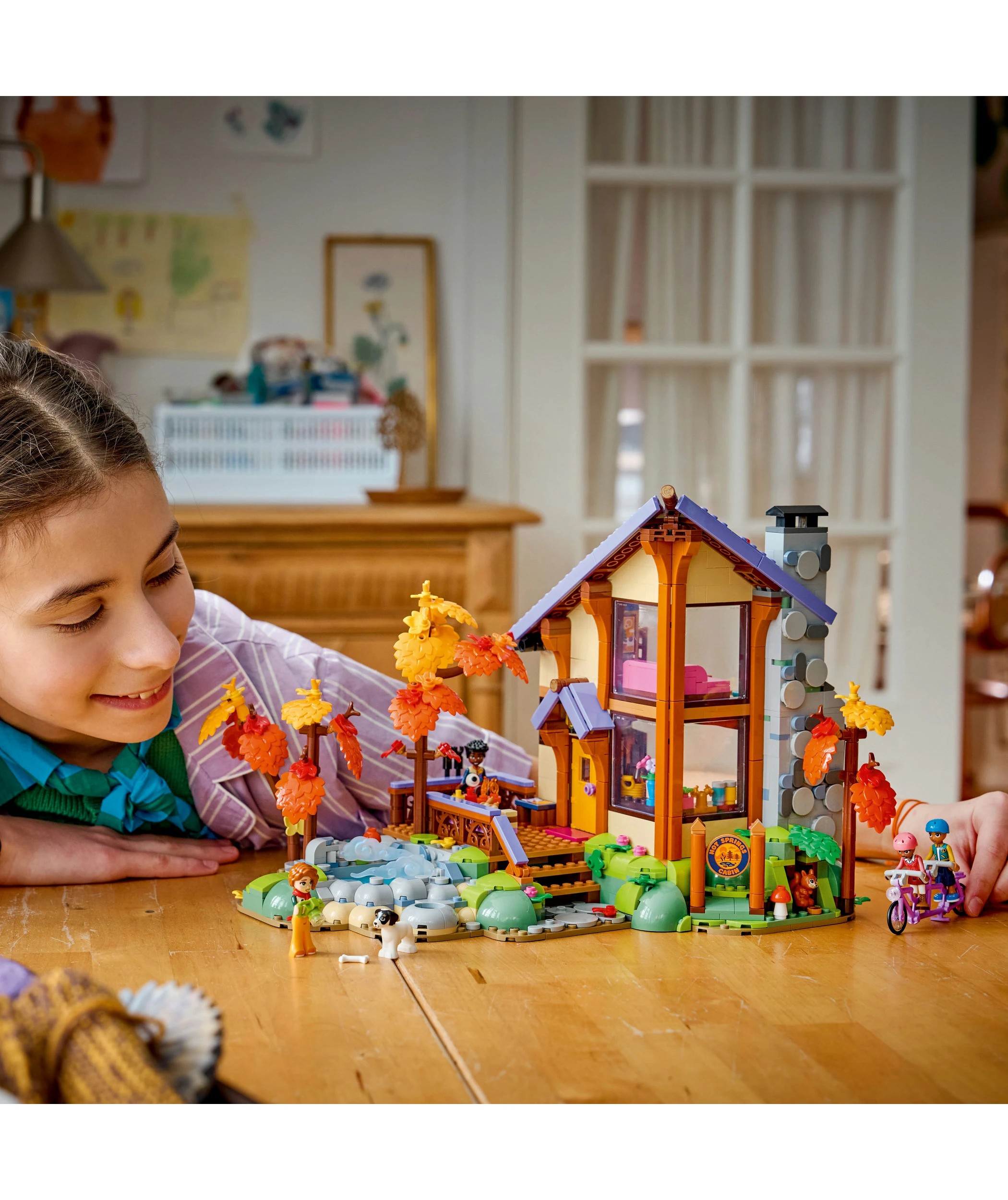 8 LEGO Friends Cosy Autumn Forest Cabin 42705, 8 of 10