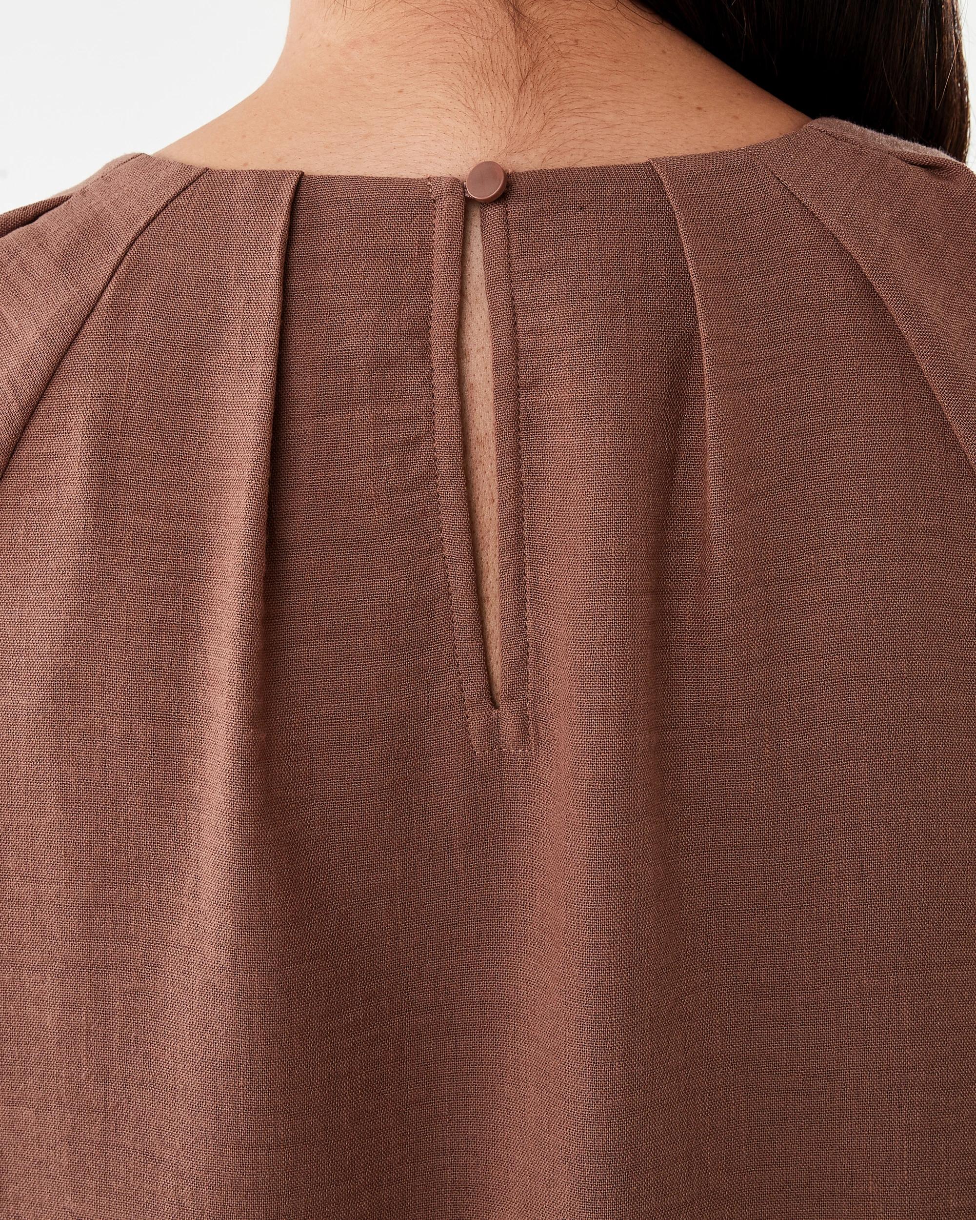 7 Short Sleeve Tuck Top Brn Clove, 7 of 7