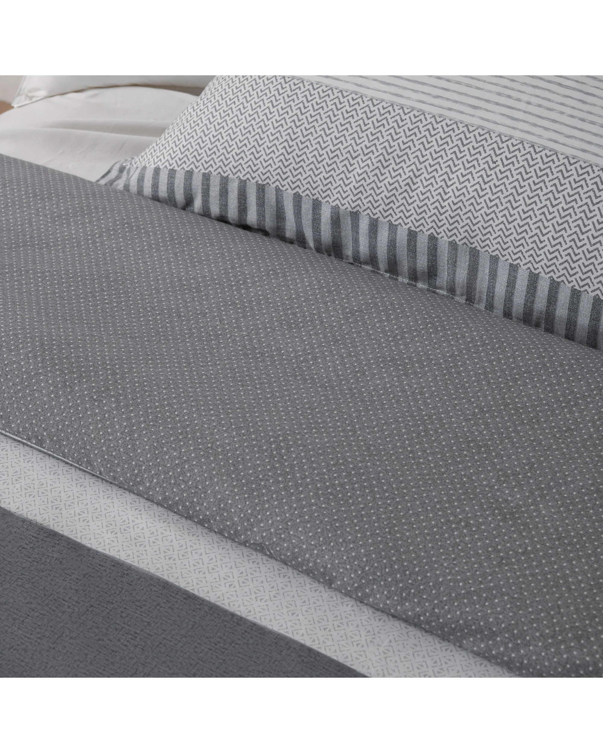 6 Dreamaker Artarmon 100% Cotton Reversible Quilt Cover Set - King Bed - Grey, 6 of 8
