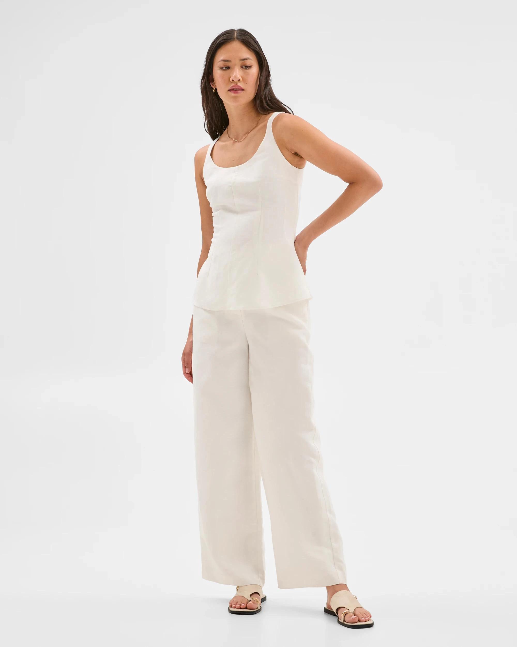 3 Linen Blend Sleeveless Tailored Top - Preview CLOUD DANCER, 3 of 5
