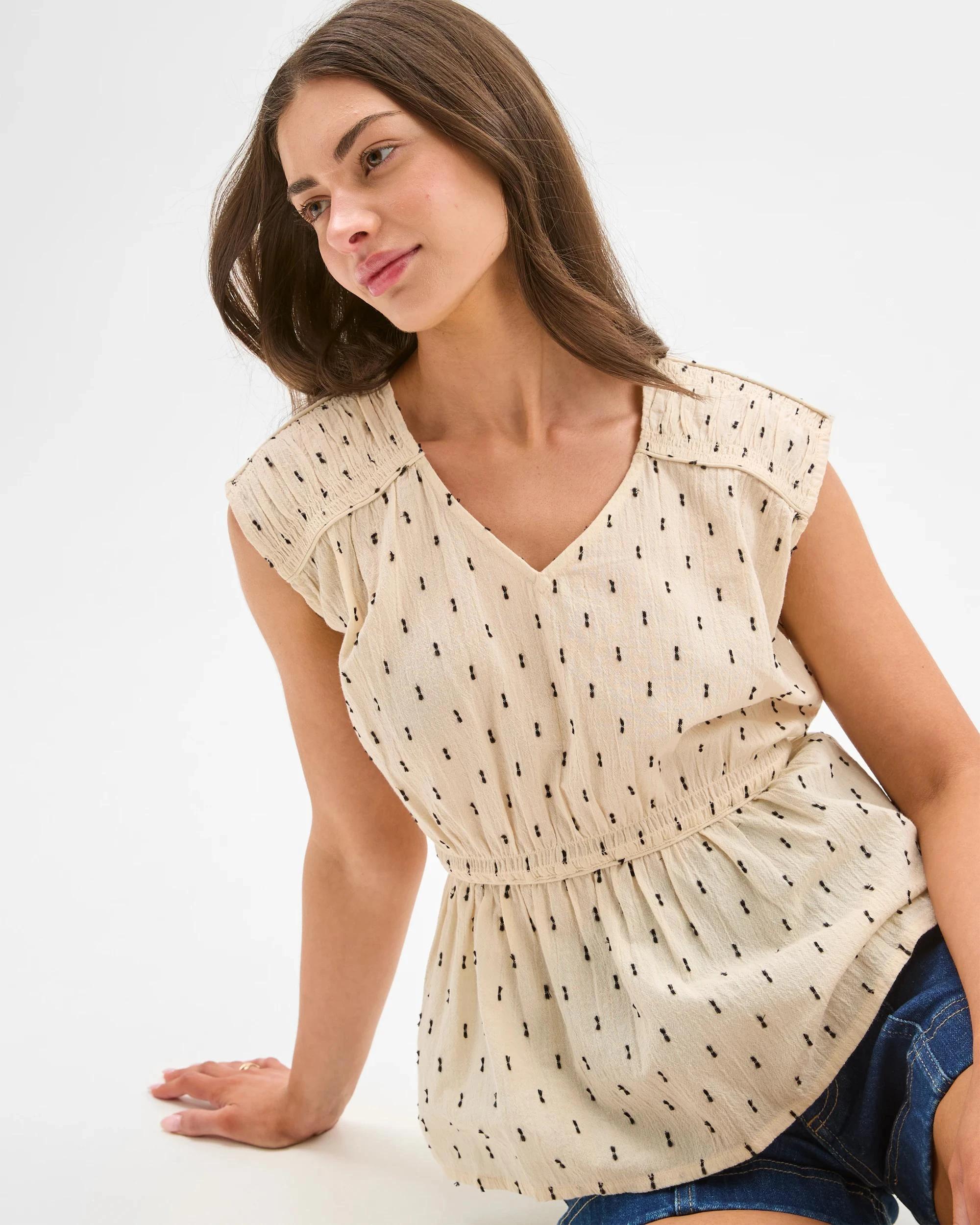 1 Target Petites Sleeveless Dobby Blouse ASH BROWN, 1 of 5