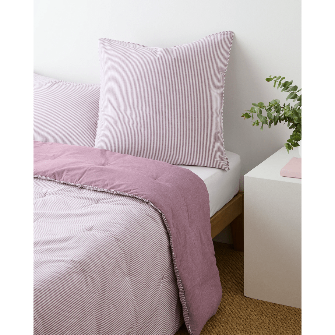 1 Target Hampton Stripe European Pillowcase
 - Queen Bed
 - Pink, 1 of 2