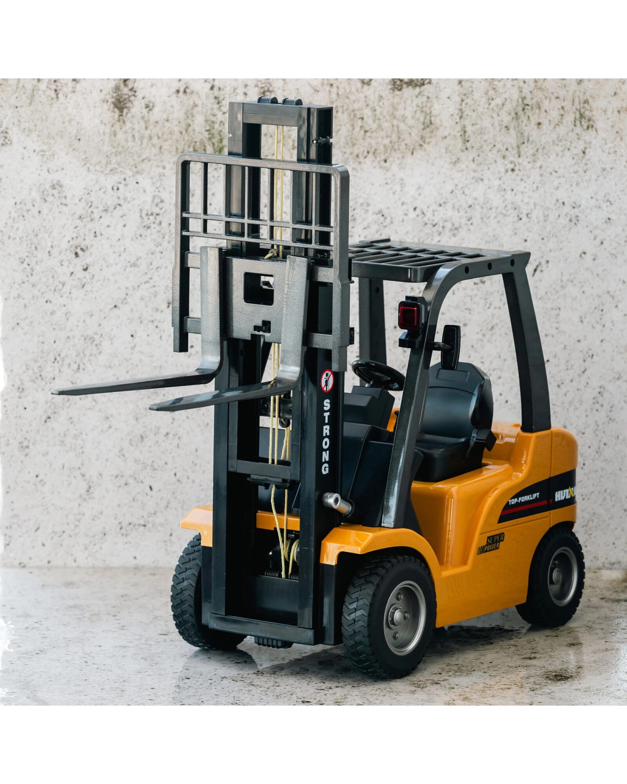 4 Gem Toys 1:10 Scale 2.4G 8-Channel Metal Remote Control Forklift Construction Vehicle with Lifting Function & Sound, 4 of 9