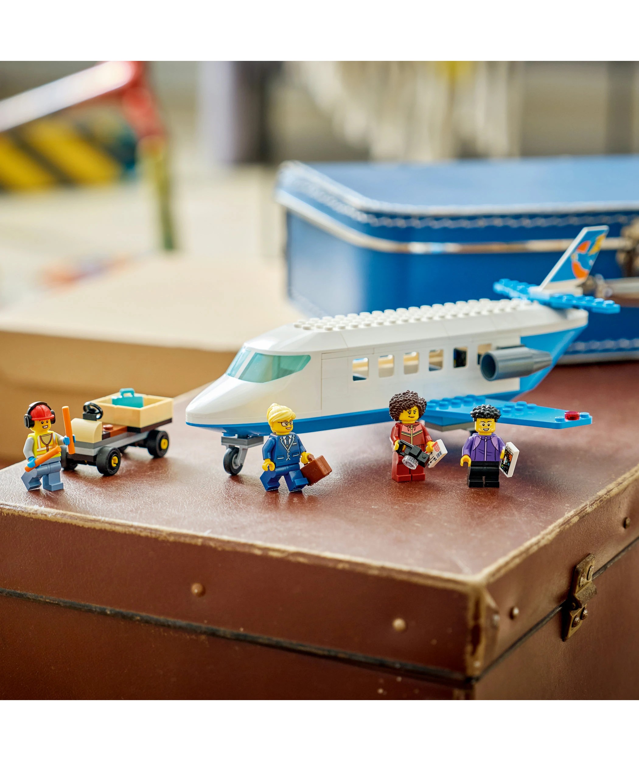 9 LEGO City Passenger Jet 60492, 9 of 10