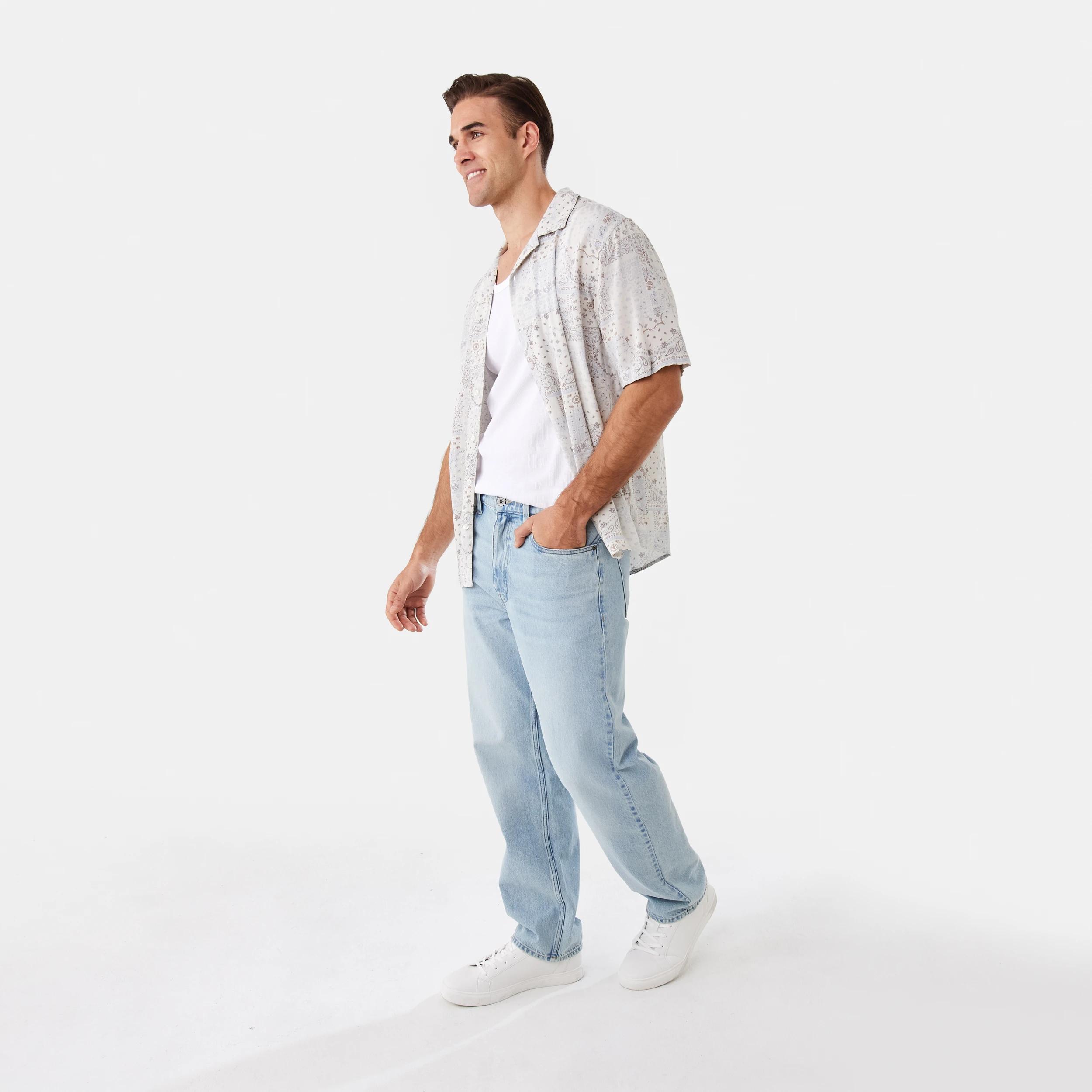 3 Relaxed Jeans Light Wash, 3 of 9