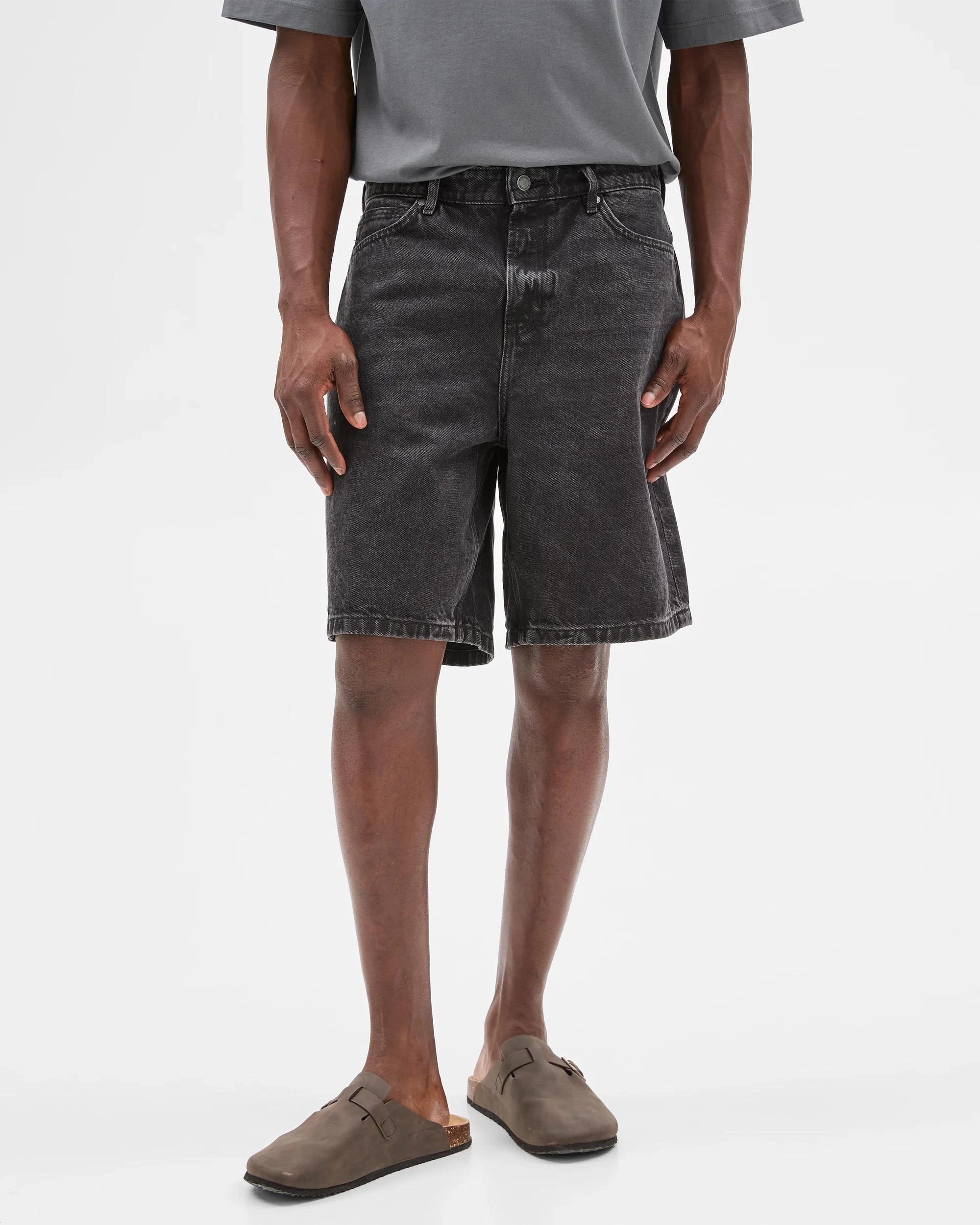 2 Loose Denim Shorts - Commons BLACKWASH, 2 of 6