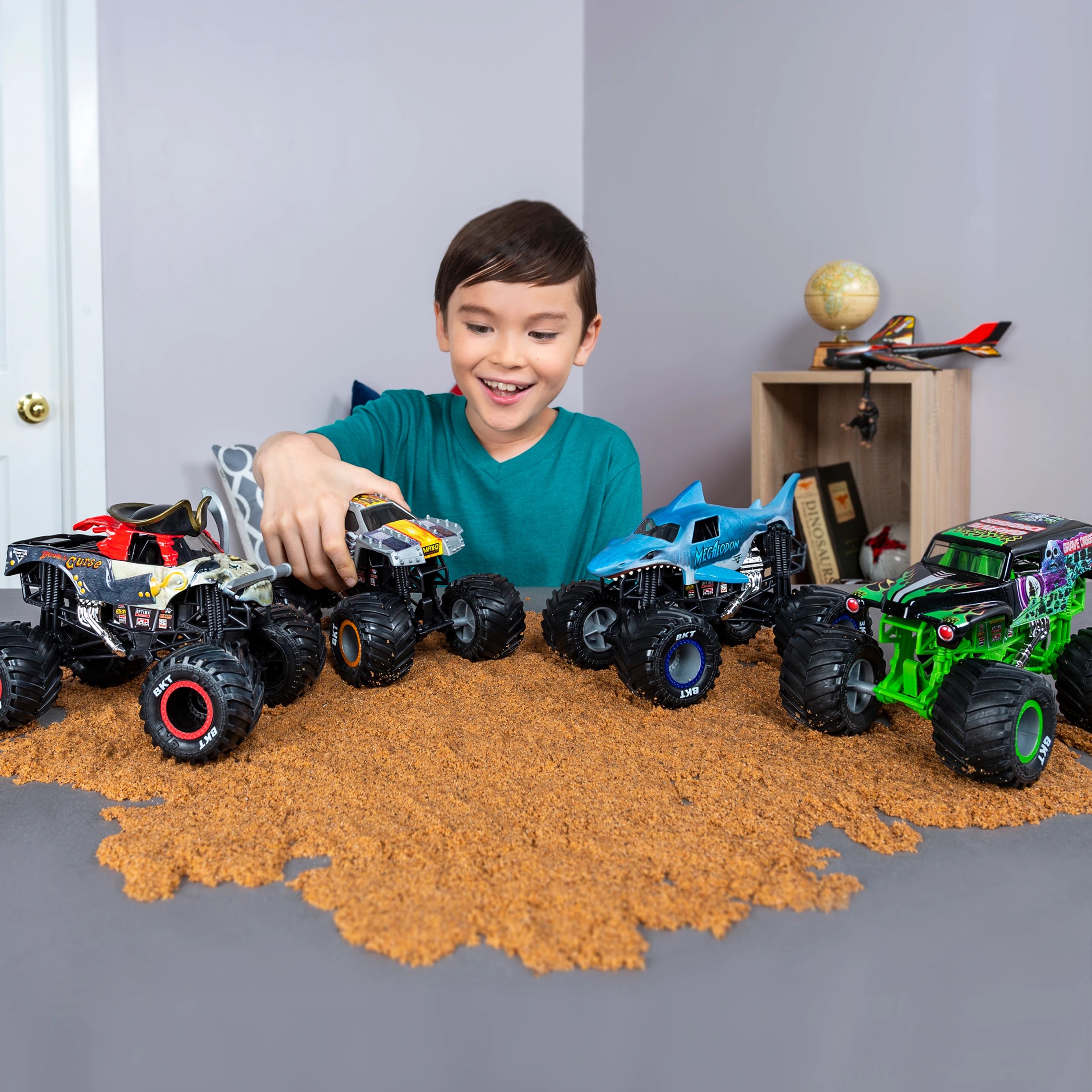 8 Monster Jam 1:24 Die Cast Monster Truck - Assorted, 8 of 8