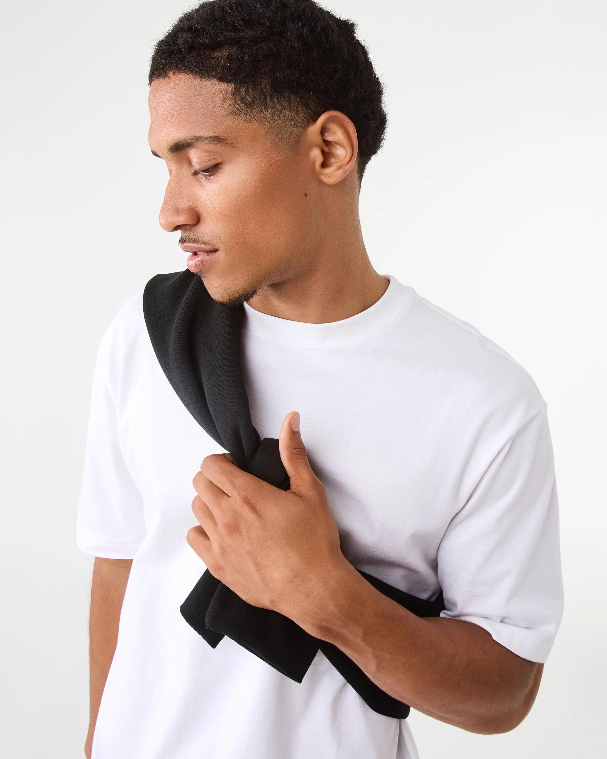 9 Basic Crew Neck Sweatshirt Black, 9 of 9