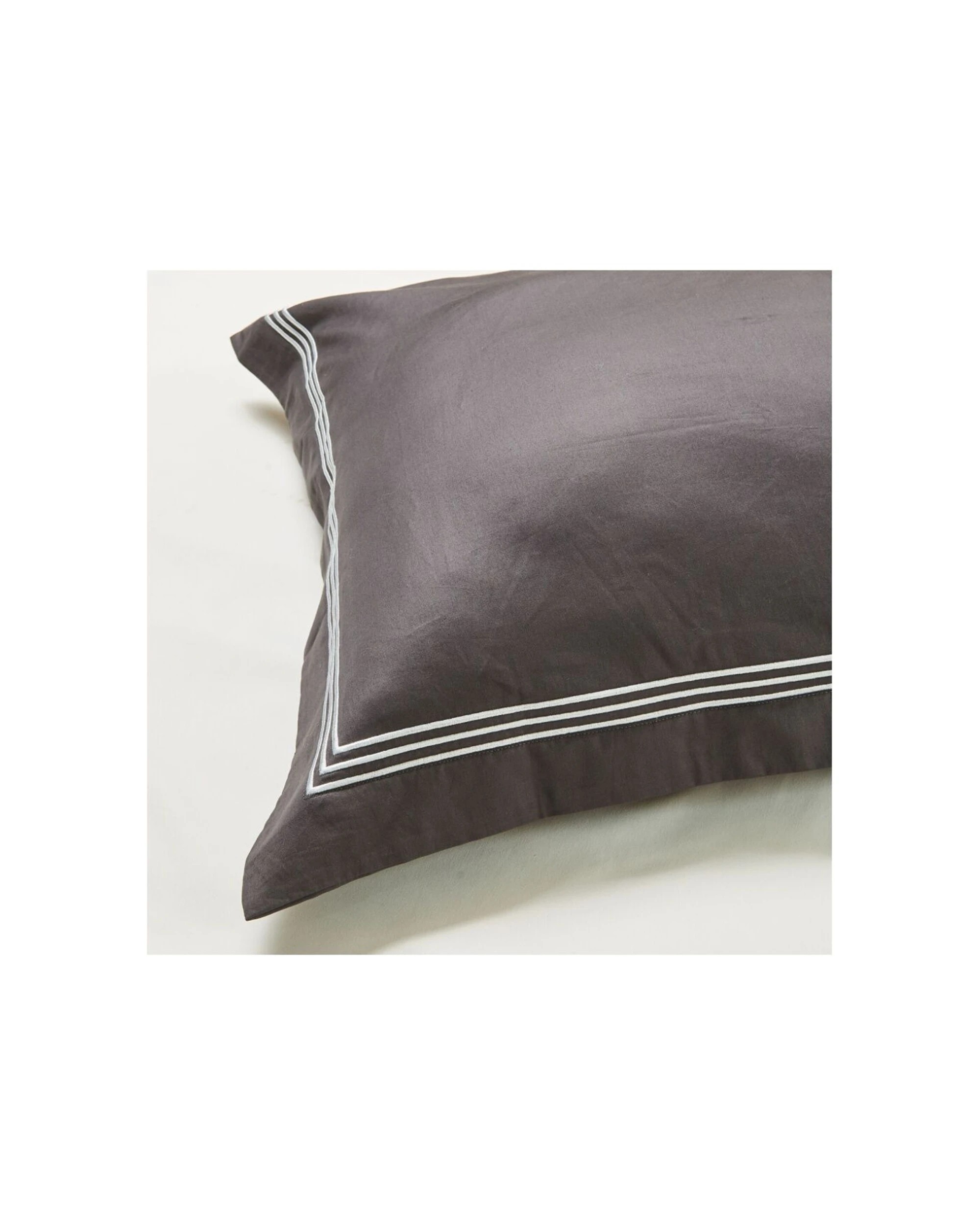 4 Grosvenor House 2PK 500TC Hotel Embroidered Tailored Pillowcases  With White - Charcoal, 4 of 4