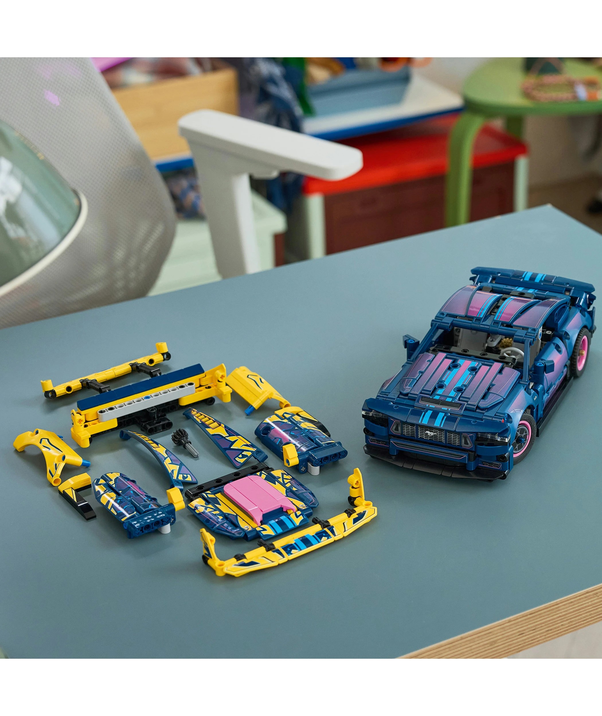 9 LEGO Technic Custom Garage Ford Mustang GT Car 42236, 9 of 10