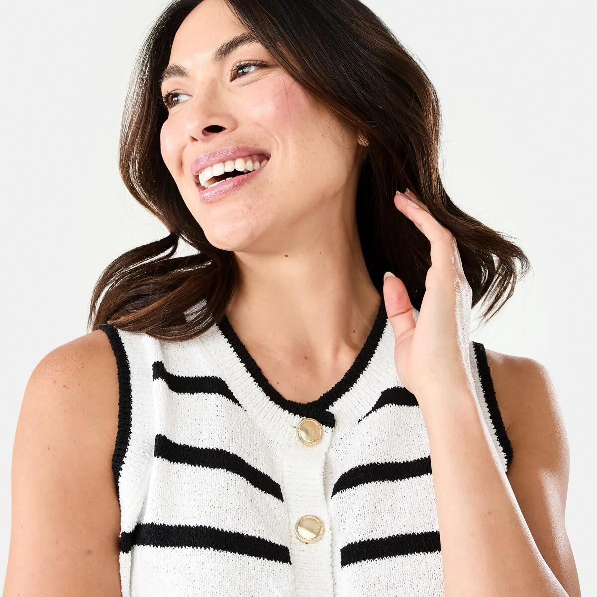 4 Contrast Button Vest Blck Strp, 4 of 8
