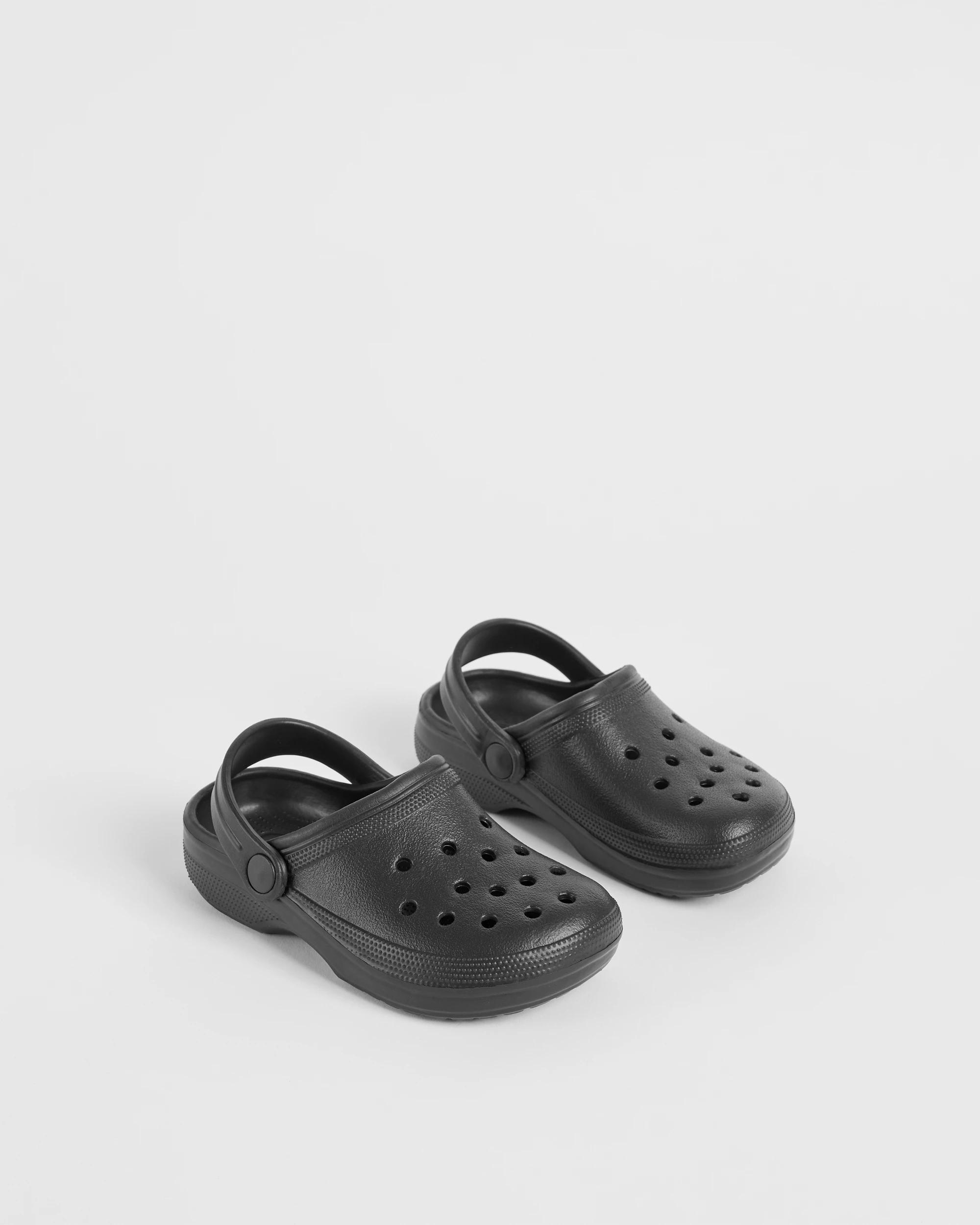 2 Target Kids Junior/Senior Clogs BLACK, 2 of 3