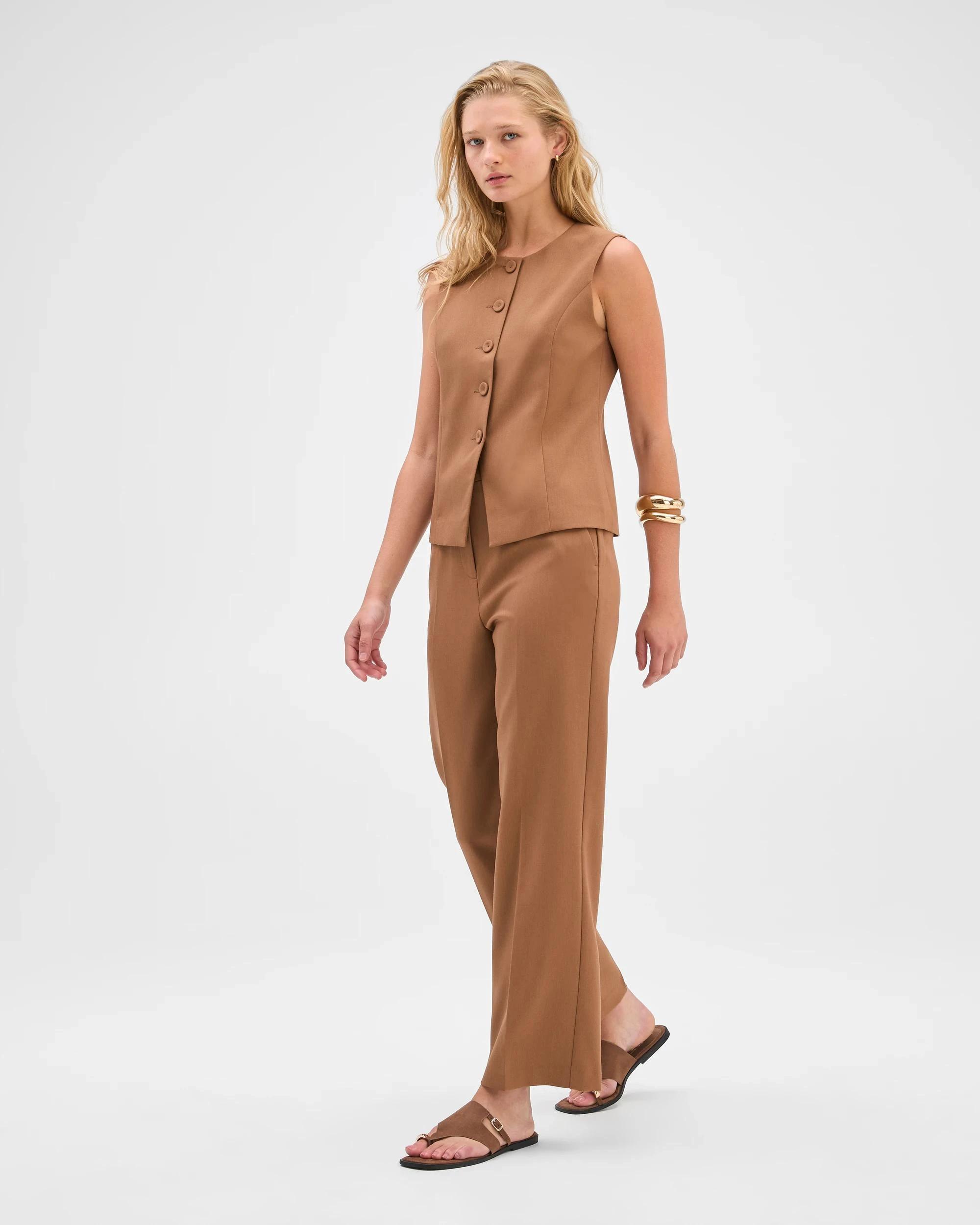 2 Preview Sleeveless Crew Neck Waistcoat PARTRIDGE, 2 of 8